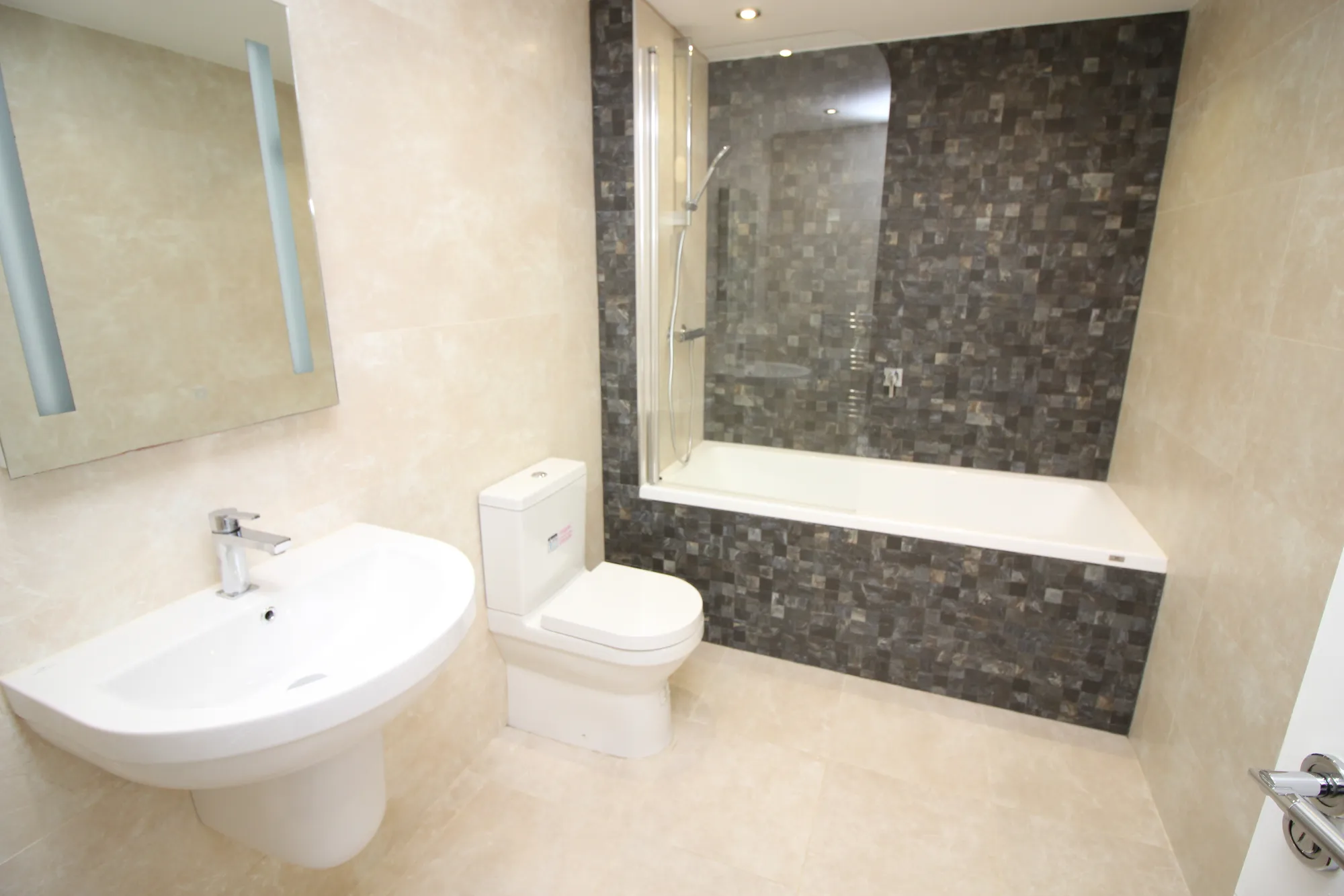 2 bed apartment to rent in Manchester Road, Bury  - Property Image 5