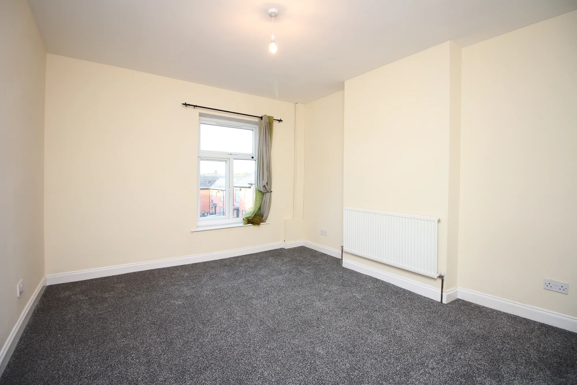 2 bed mid-terraced house to rent in Union Road, Bolton 7