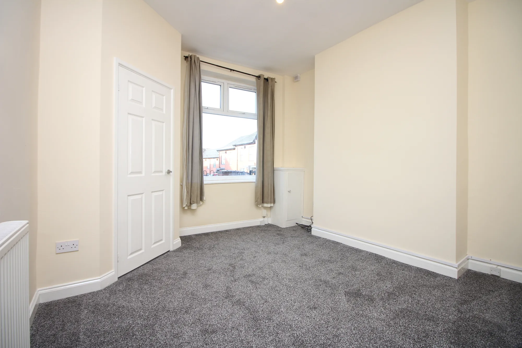 2 bed mid-terraced house to rent in Union Road, Bolton 1