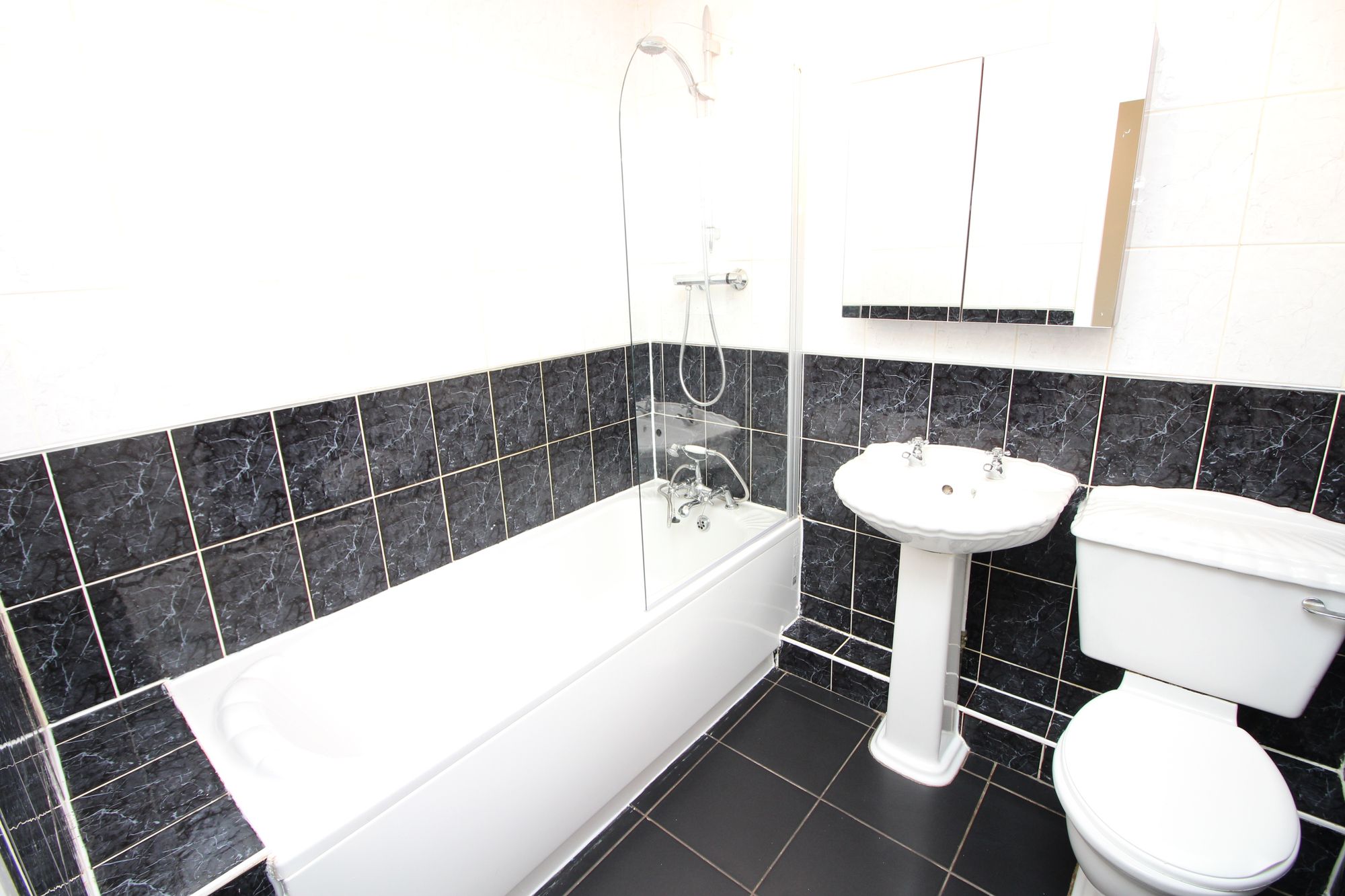 3 bed mid-terraced house to rent in Bampton Close, Bolton 12