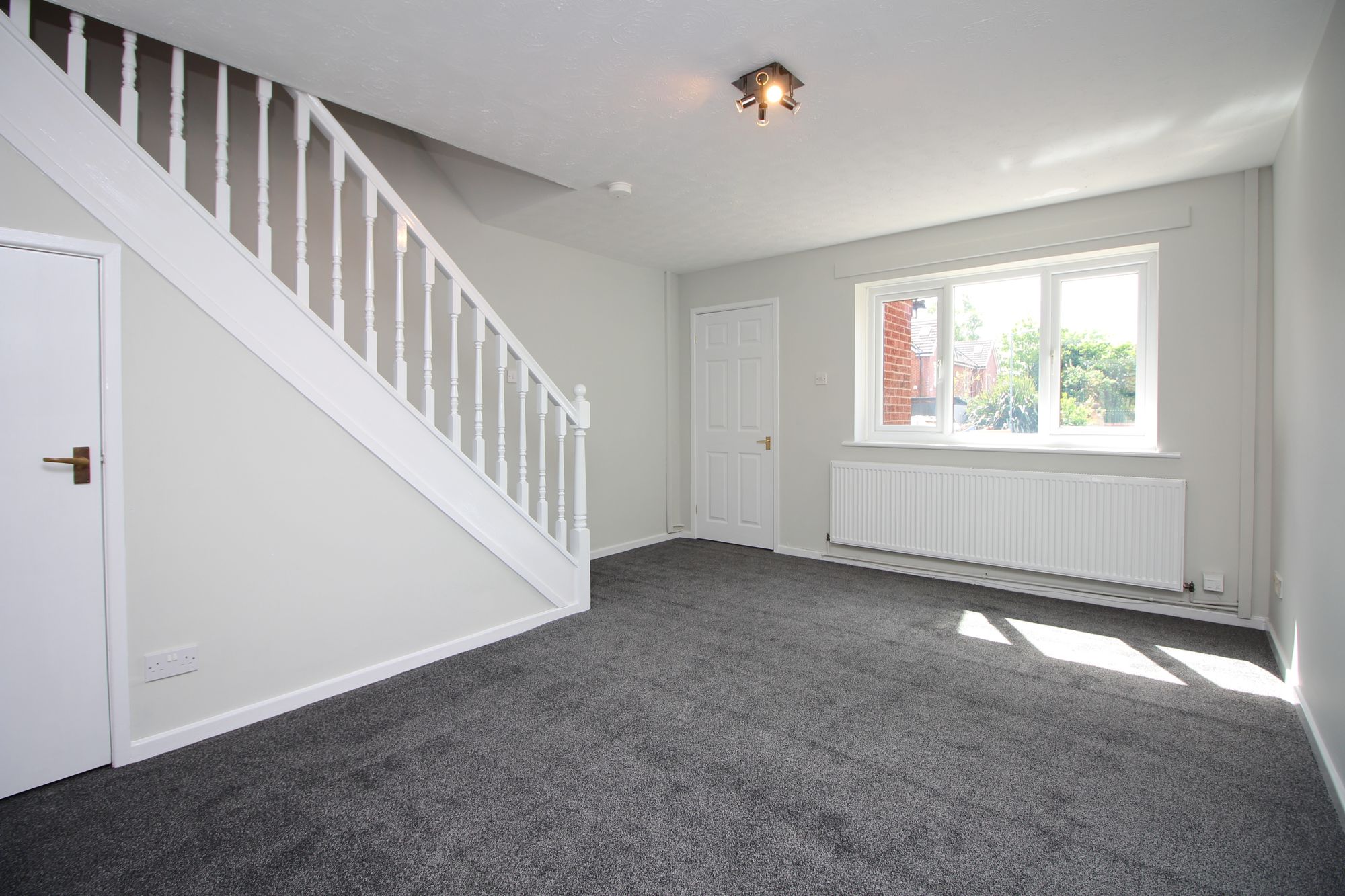 3 bed mid-terraced house to rent in Bampton Close, Bolton 3