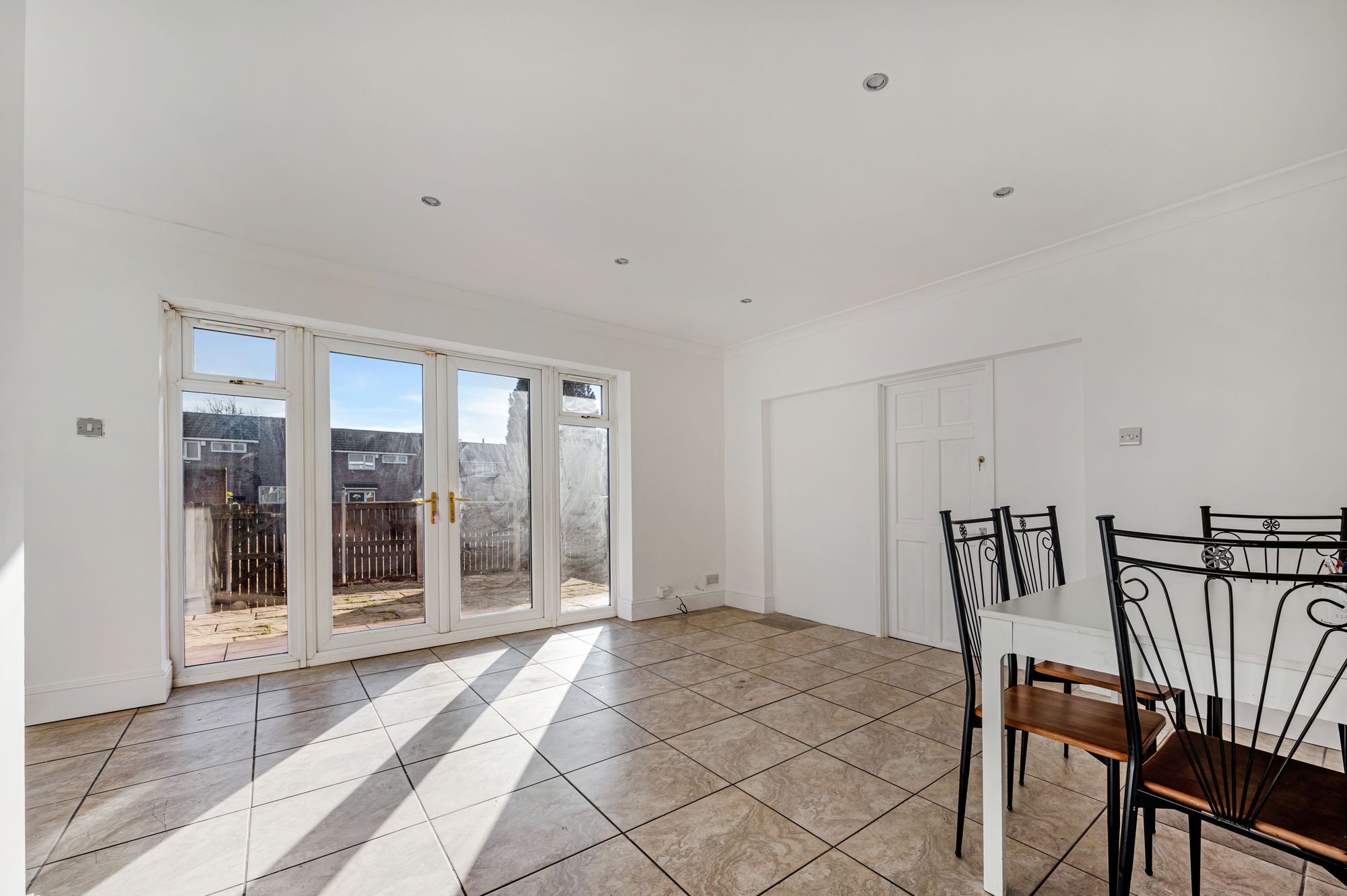 4 bed mid-terraced house to rent in Norbury Close, Manchester  - Property Image 2