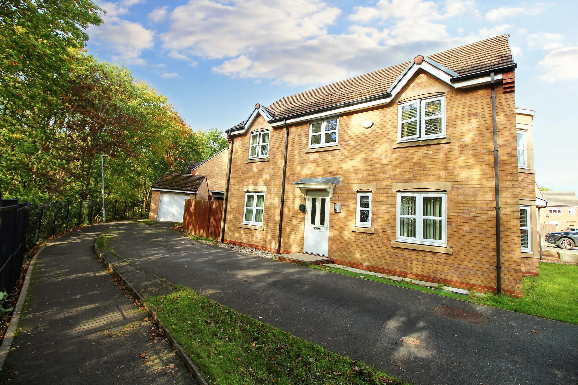 4 bed detached house to rent in Blyton Lane, Salford  - Property Image 1