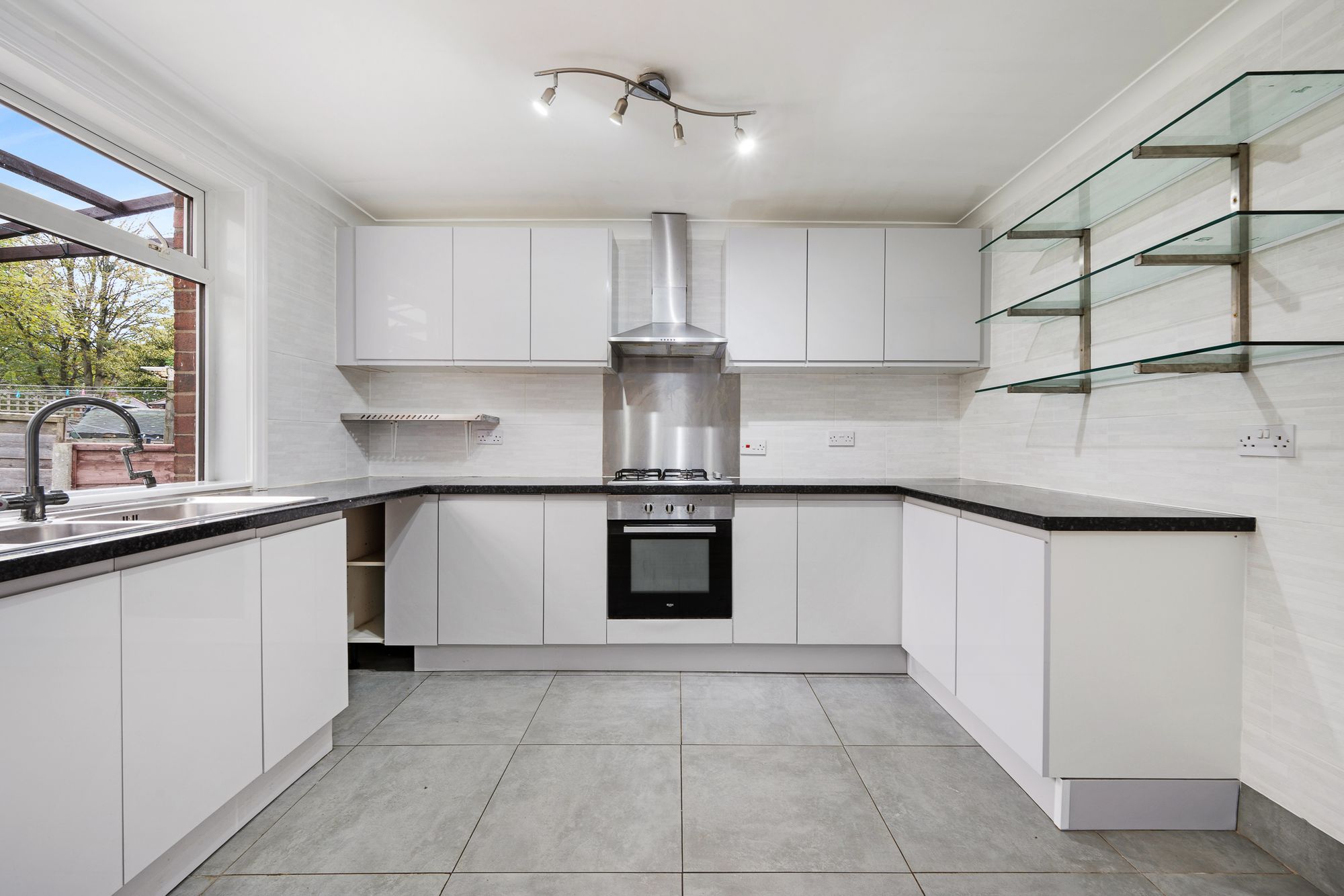 3 bed terraced house to rent in Polefield Hall Road, Manchester  - Property Image 3
