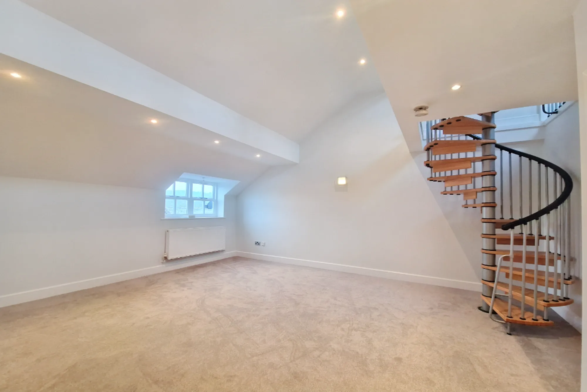 2 bed apartment to rent in St. Johns Court, Bury 2