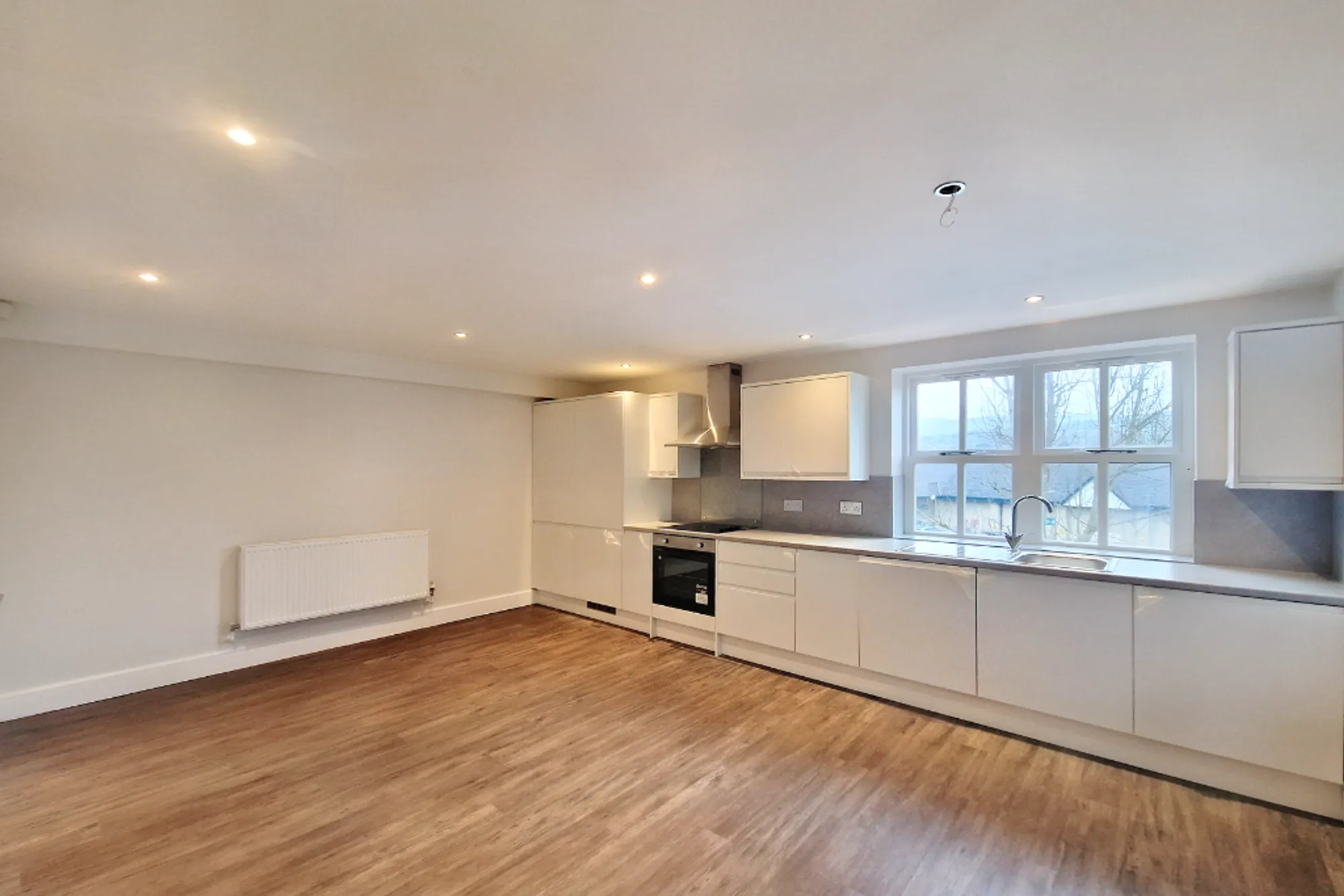 2 bed apartment to rent in St. Johns Court, Bury  - Property Image 4