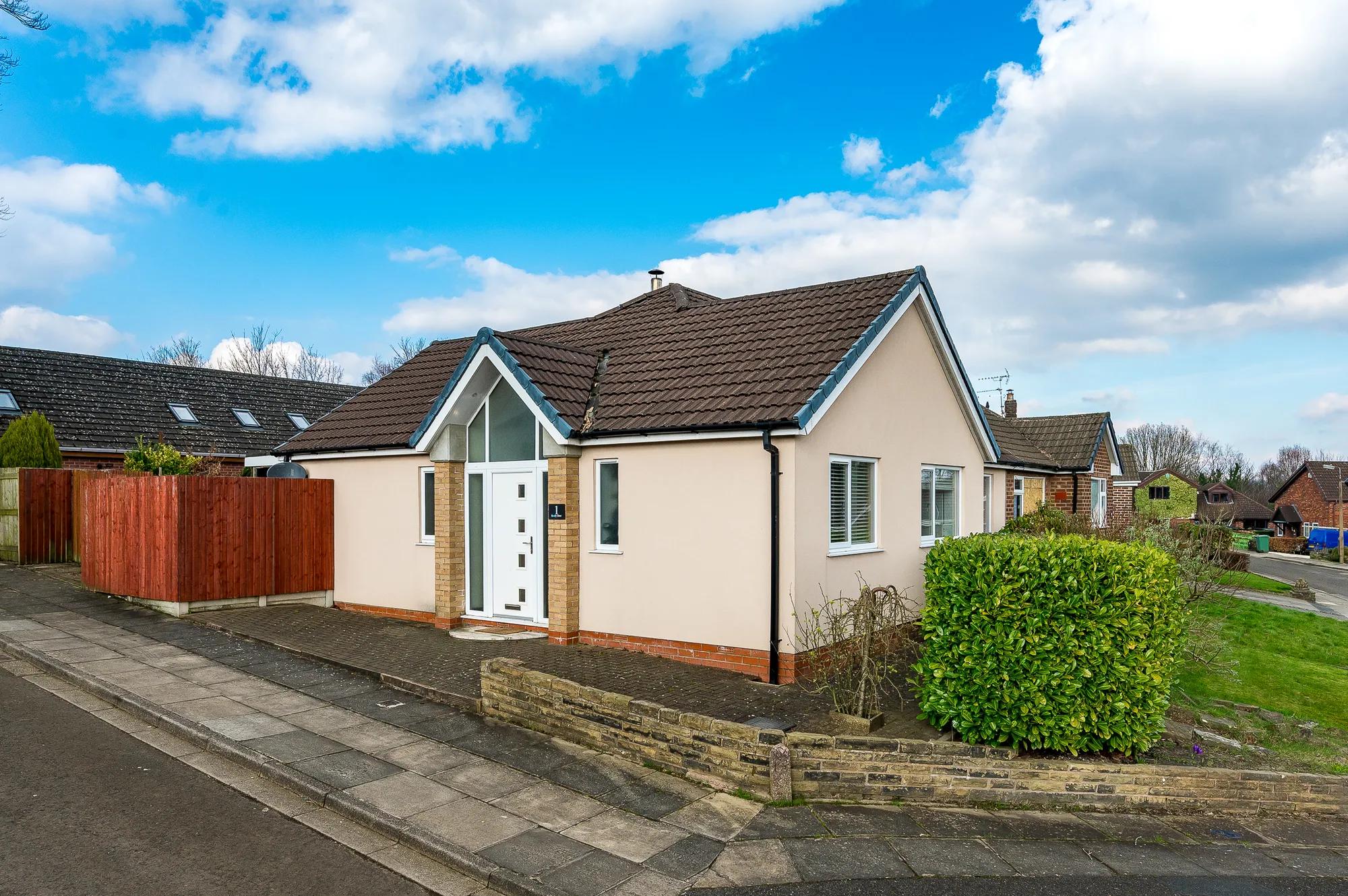 3 bed semi-detached bungalow for sale in Sandy Close, Bury - Property Image 1