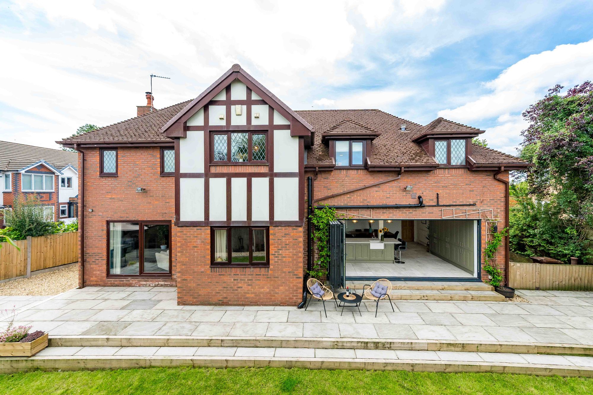 5 bed detached house for sale in Vale Coppice, Bury 3