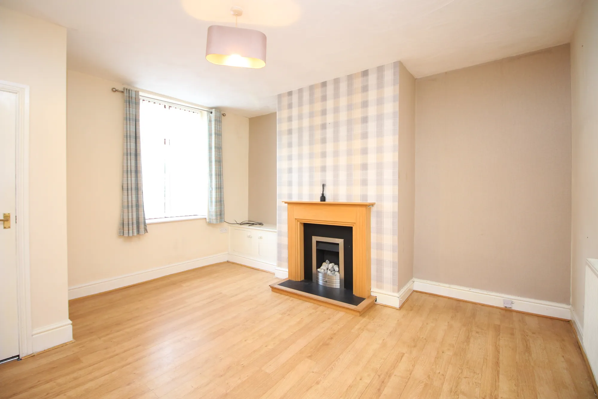 2 bed mid-terraced house to rent in Manchester Road, Rossendale 1