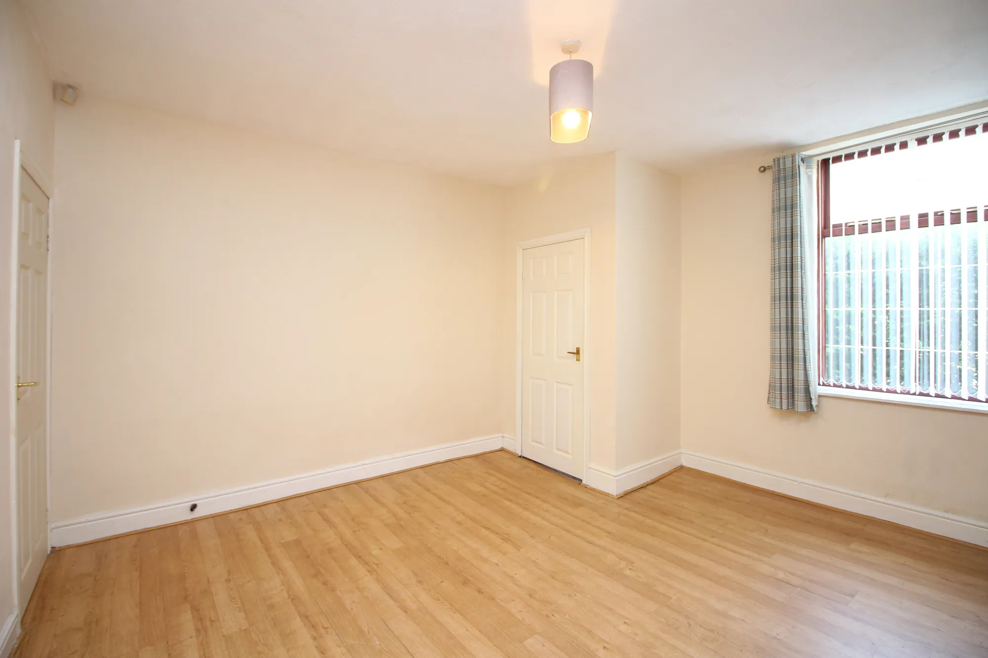 2 bed mid-terraced house to rent in Manchester Road, Rossendale 2