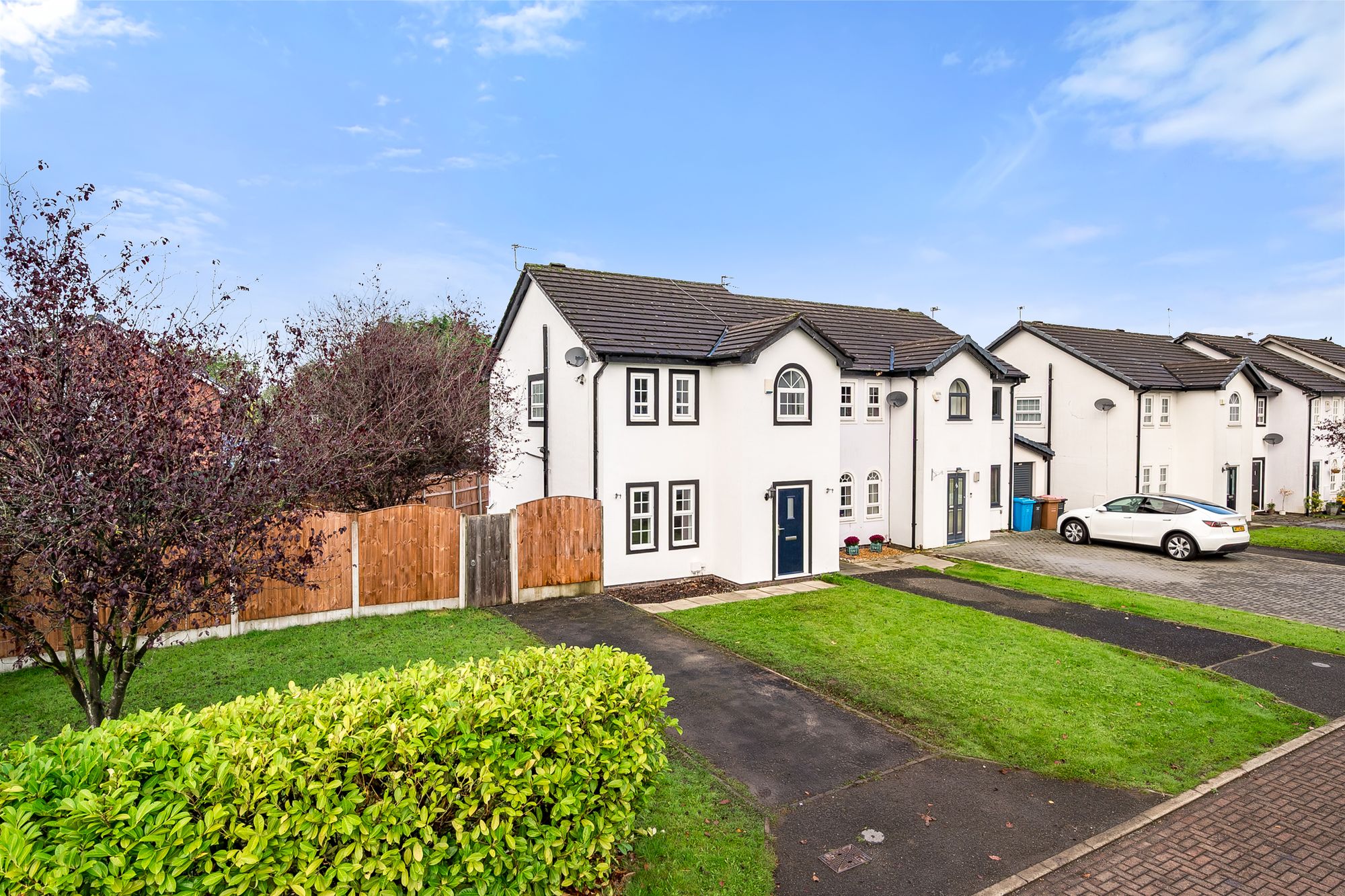 3 bed semi-detached house to rent in Stonechat Close, Manchester 20