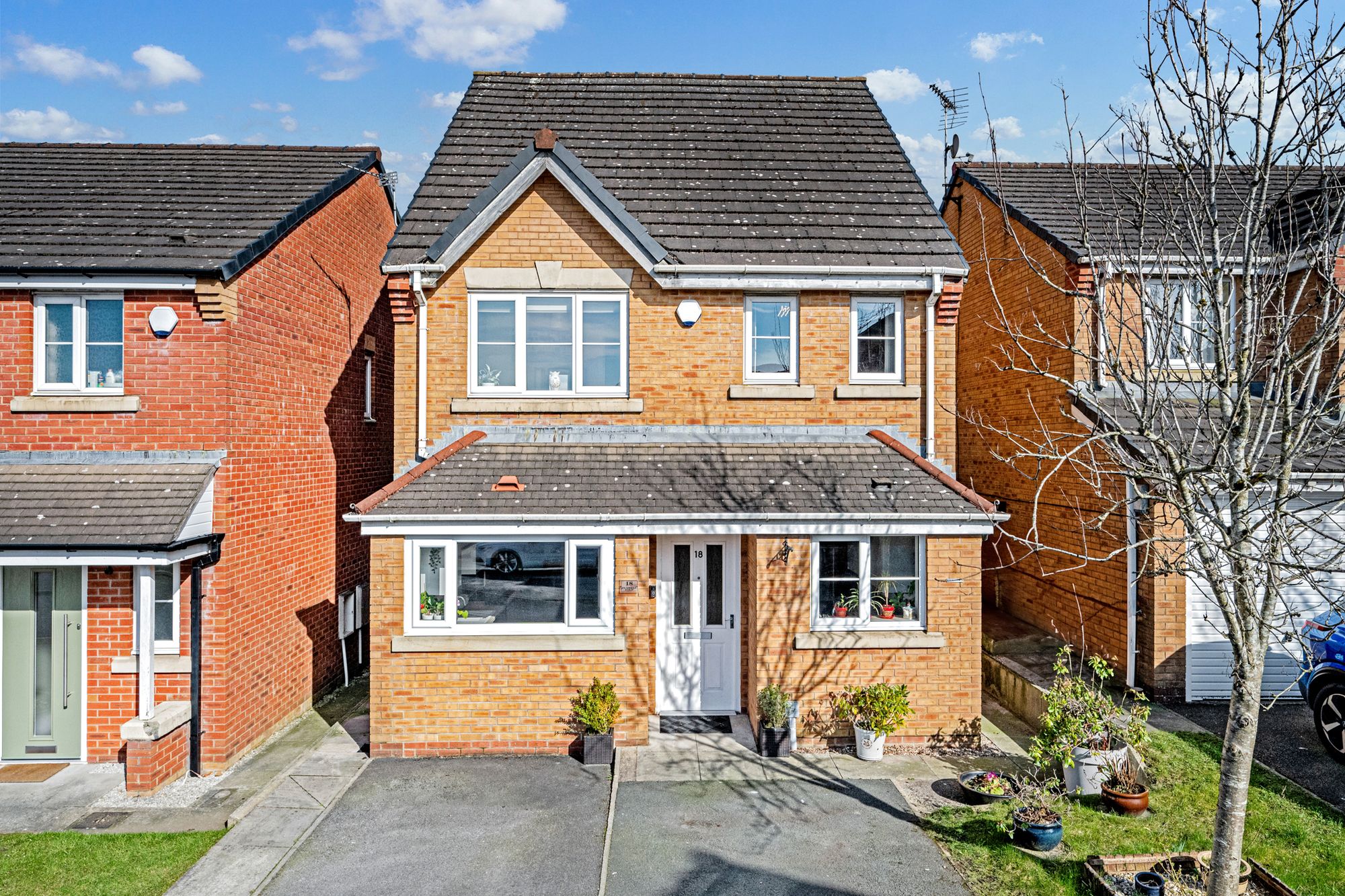 4 bed detached house for sale in Penwell Fold, Oldham  - Property Image 1