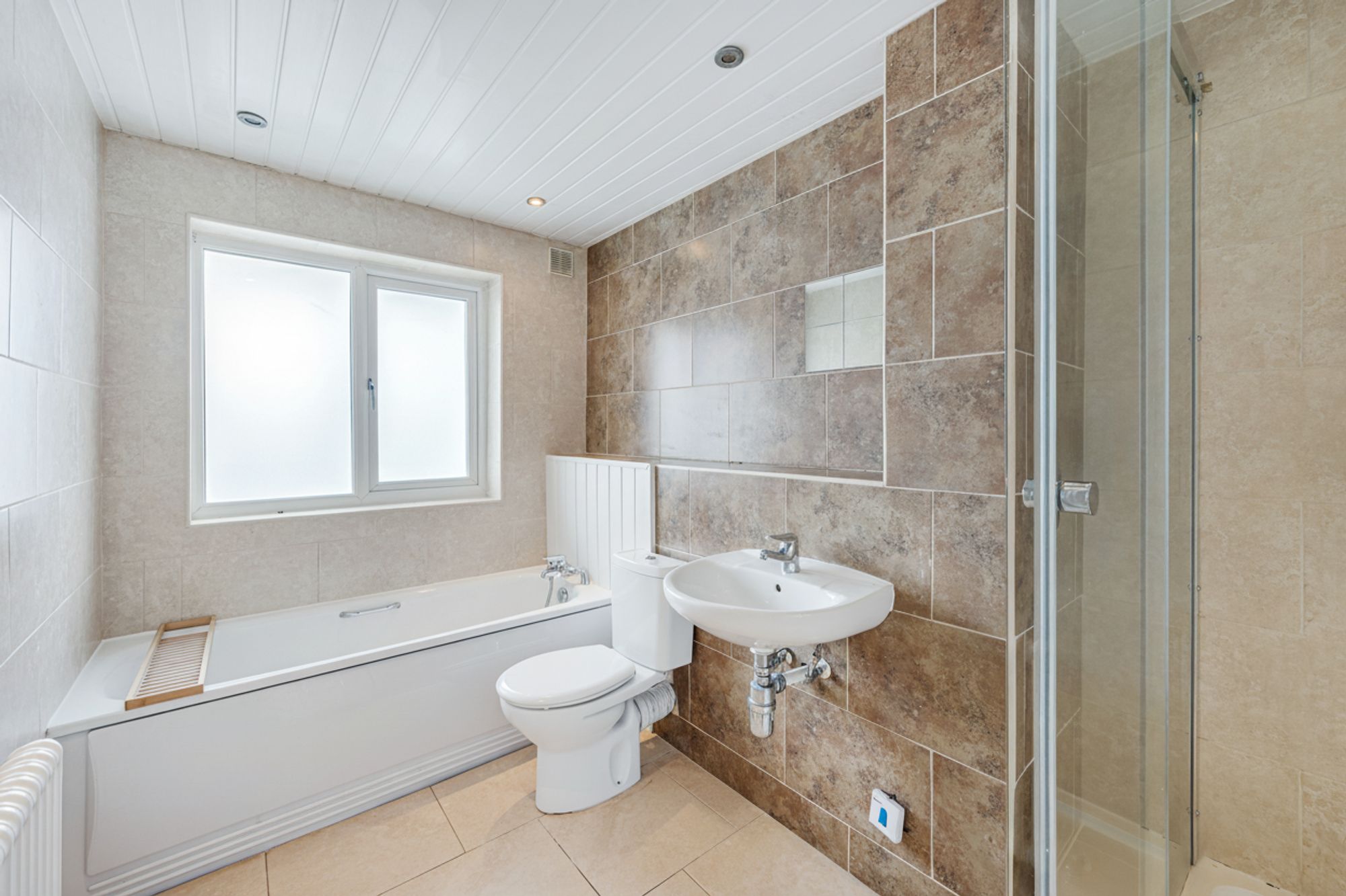 3 bed flat to rent in Moss Meadow Road, Salford 13