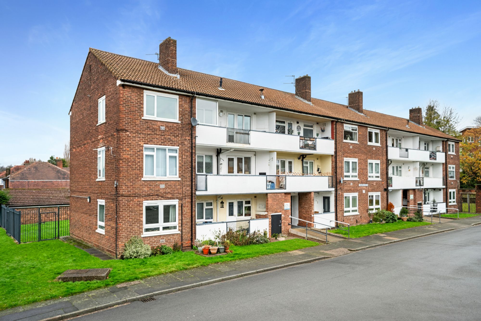 3 bed flat to rent in Moss Meadow Road, Salford  - Property Image 1
