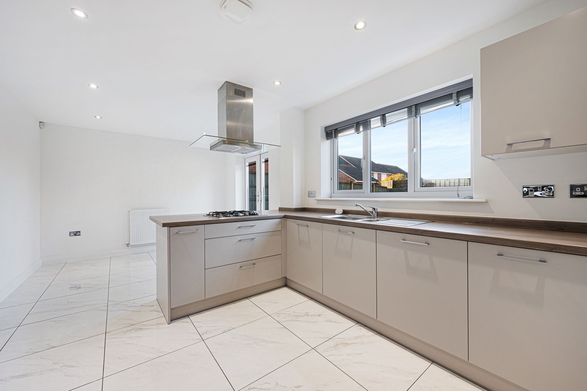 4 bed detached house to rent in Inveraray Avenue, Bolton 10