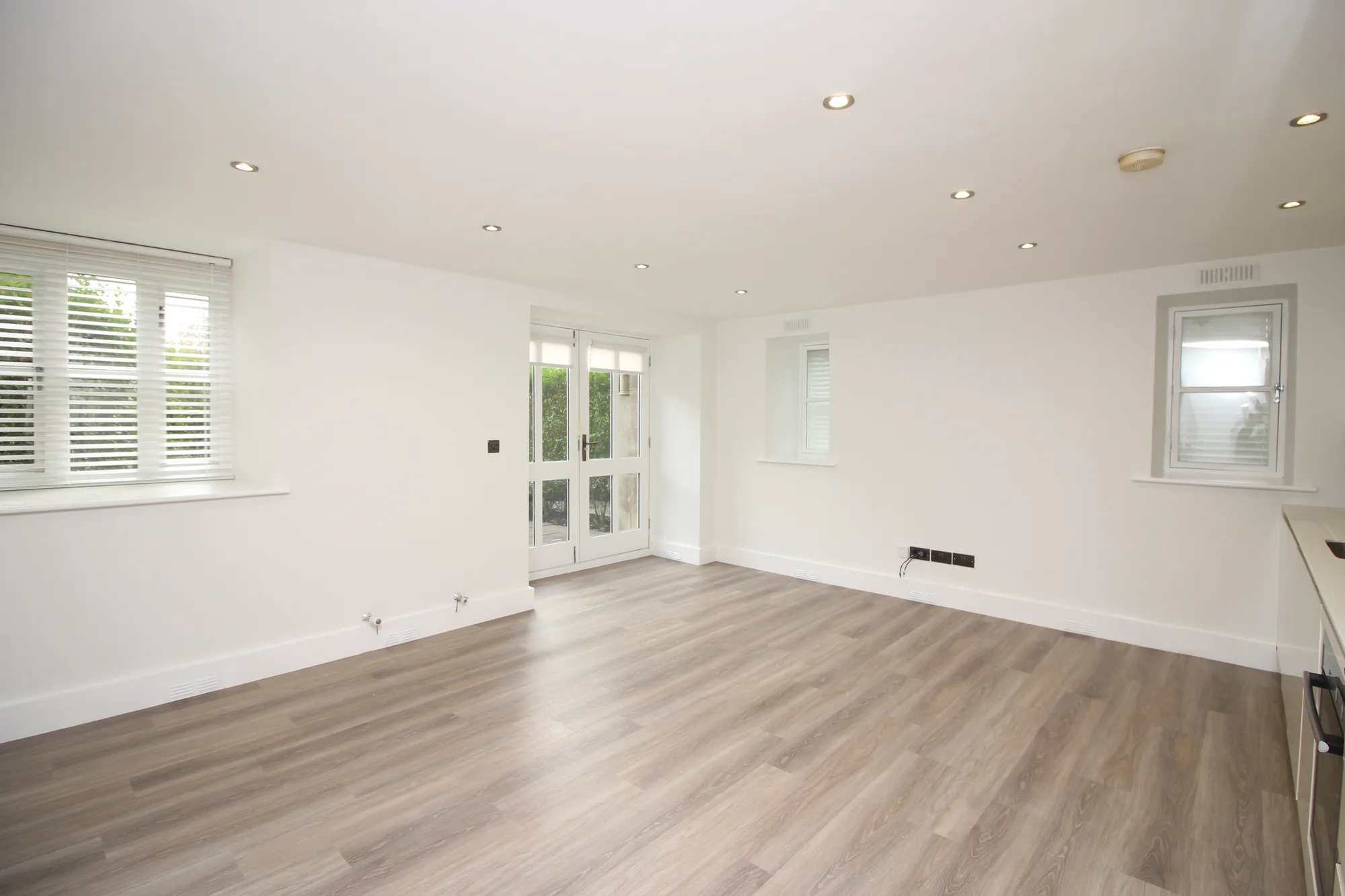 2 bed ground floor flat to rent in Manchester Road, Bury  - Property Image 2