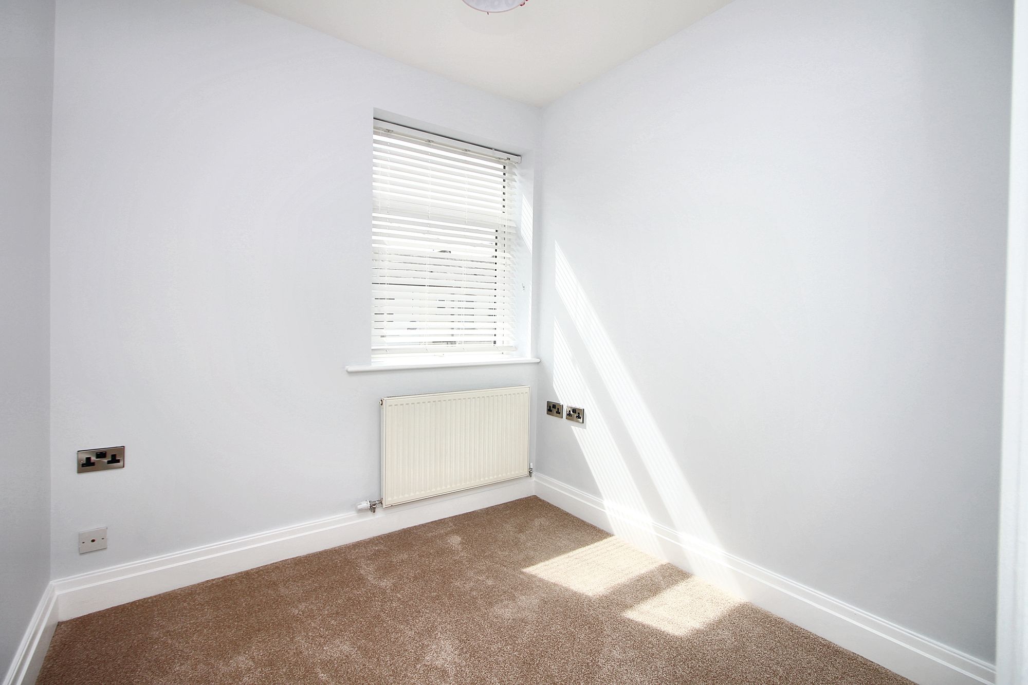 2 bed terraced house to rent in Ainsworth Road, Manchester 10