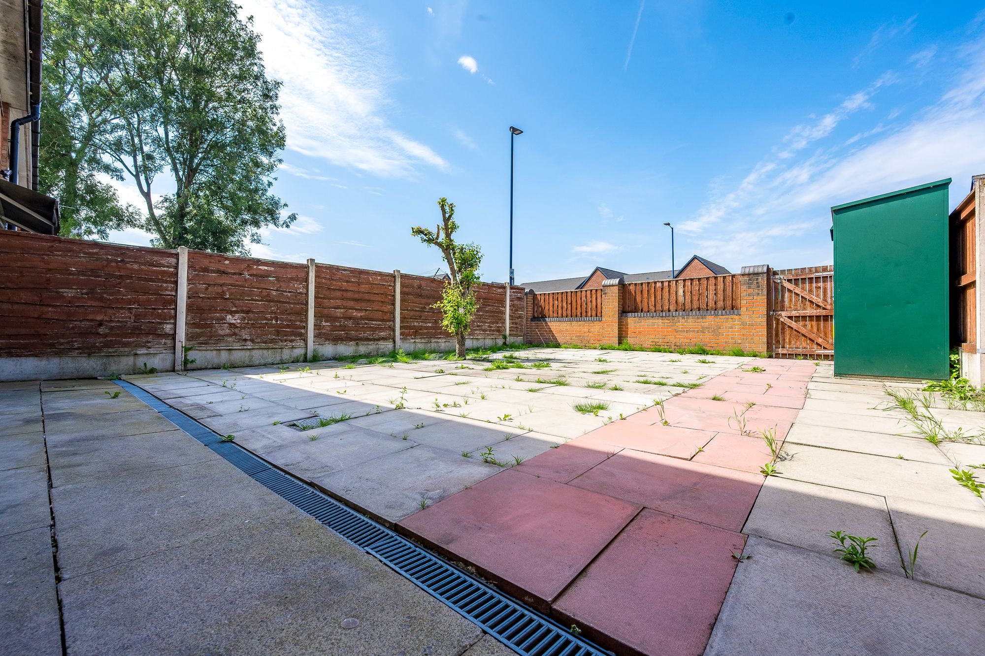 4 bed terraced house to rent in Farnborough Road, Manchester 11