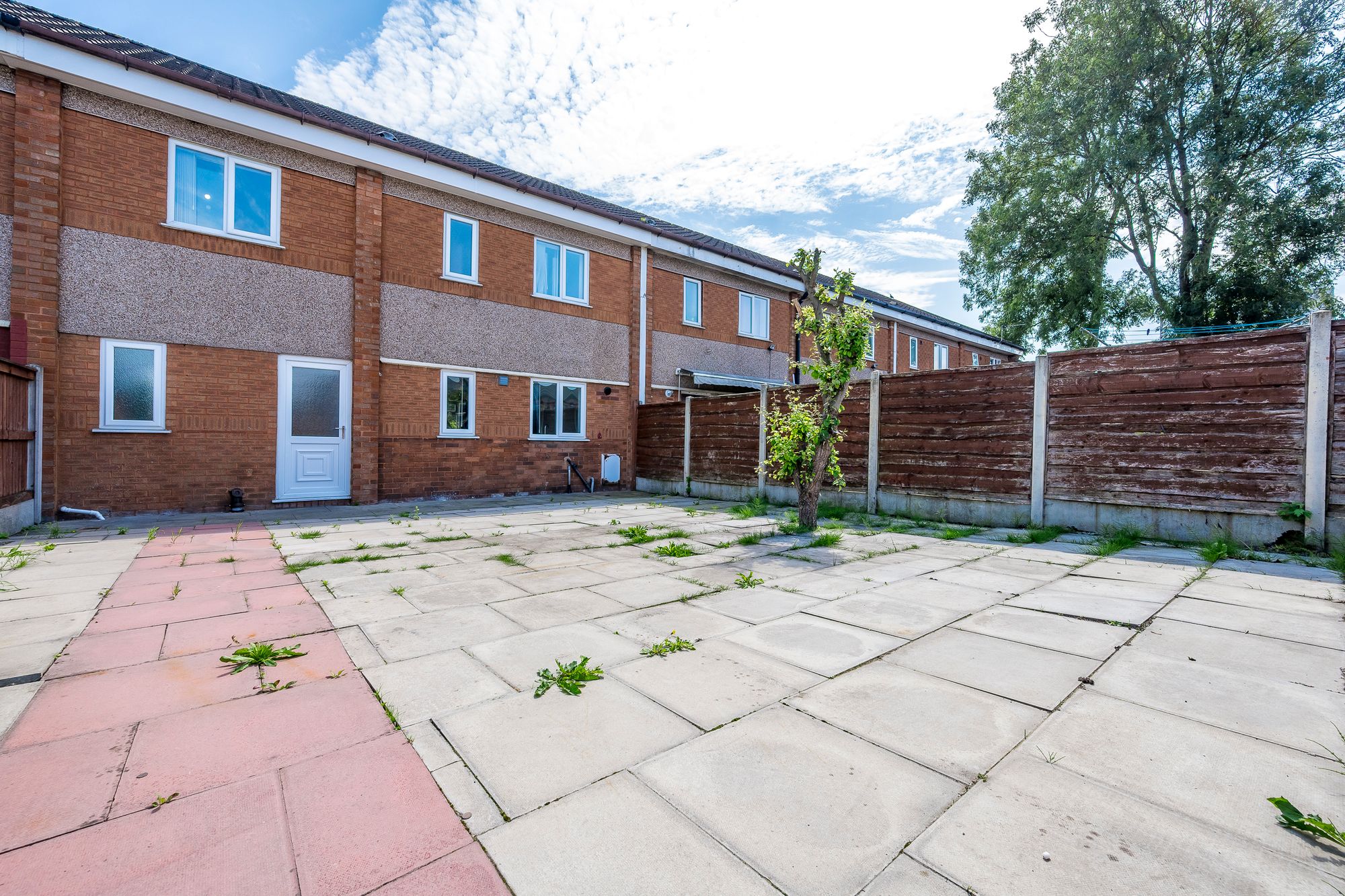 4 bed terraced house to rent in Farnborough Road, Manchester 12