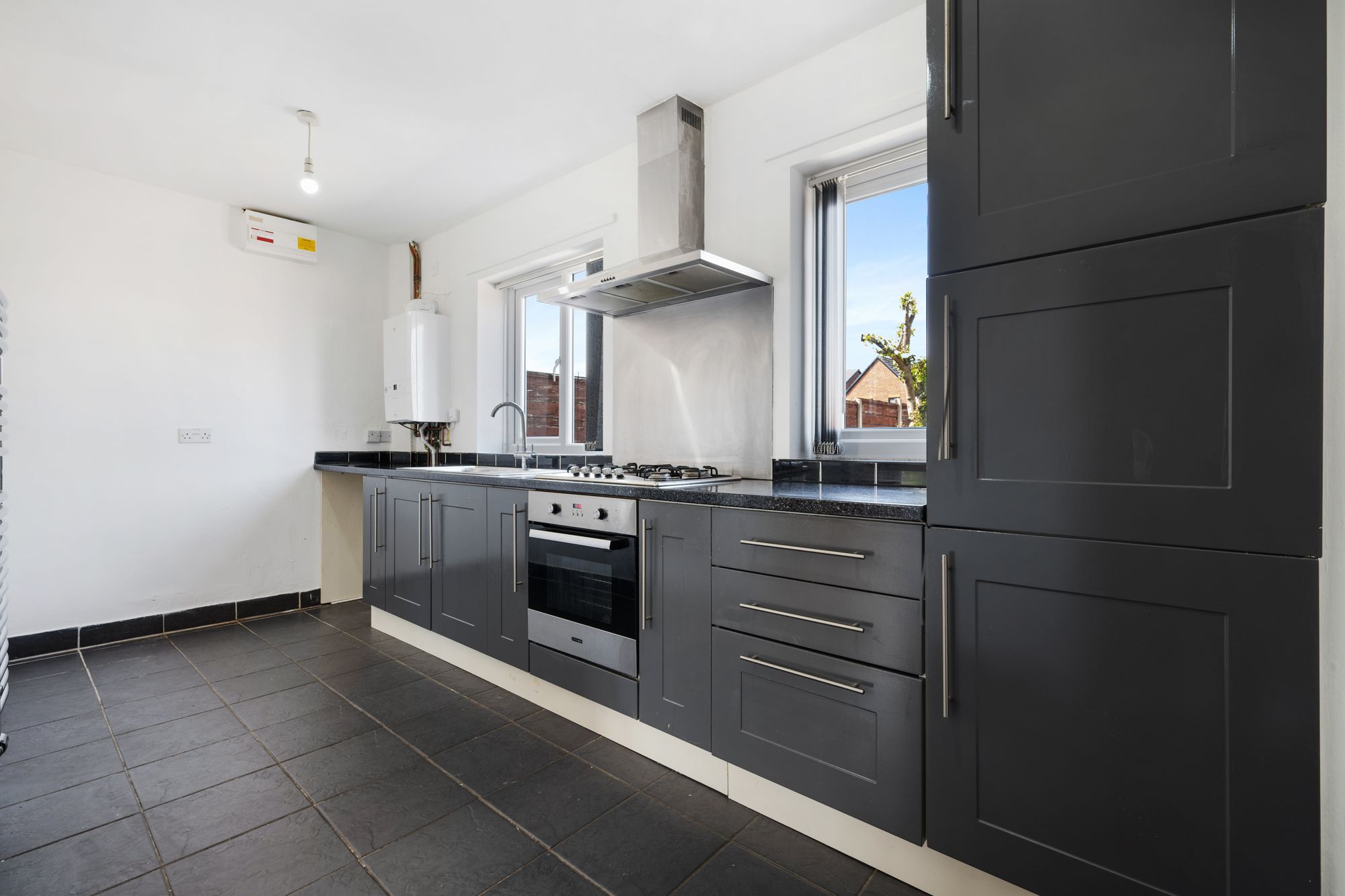 4 bed terraced house to rent in Farnborough Road, Manchester 3