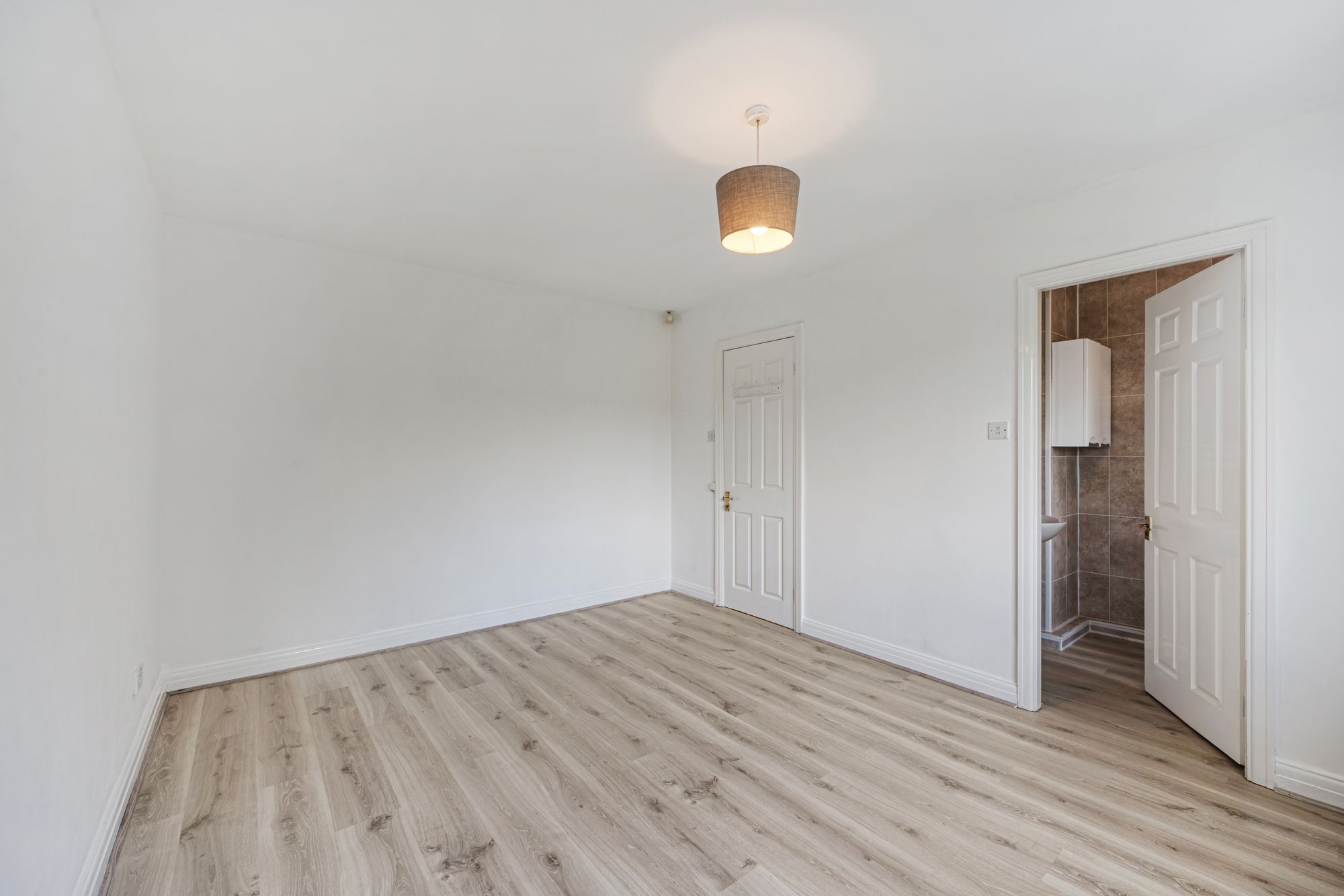 4 bed detached house to rent in Carlisle Close, Manchester 17