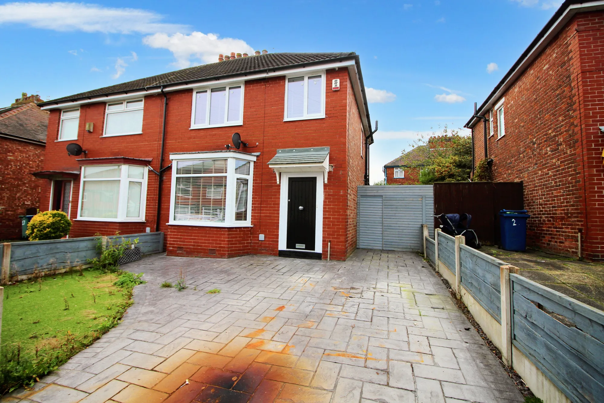 3 bed semi-detached house to rent in Parkville Road, Manchester, M25 