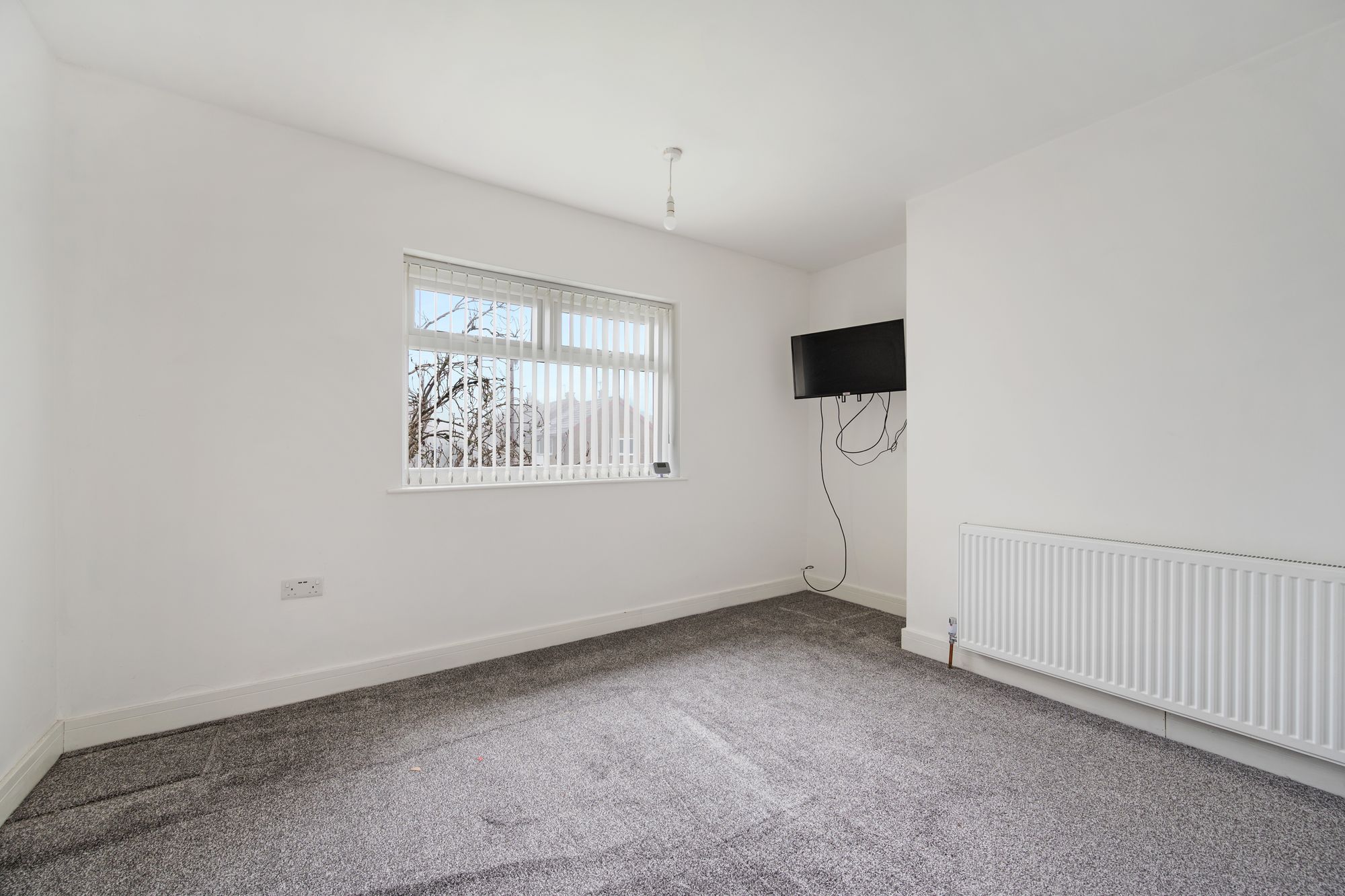 3 bed mid-terraced house to rent in Lochinver Grove, Heywood 11