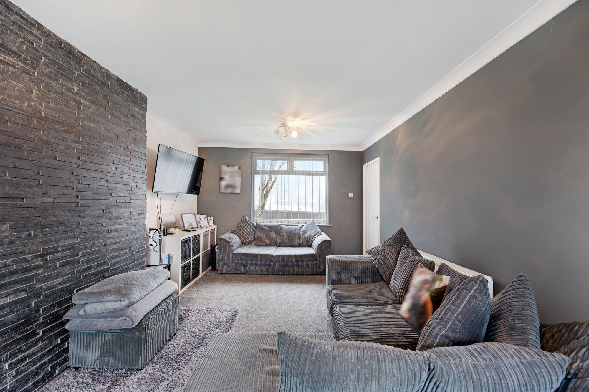 3 bed mid-terraced house to rent in Lochinver Grove, Heywood 5