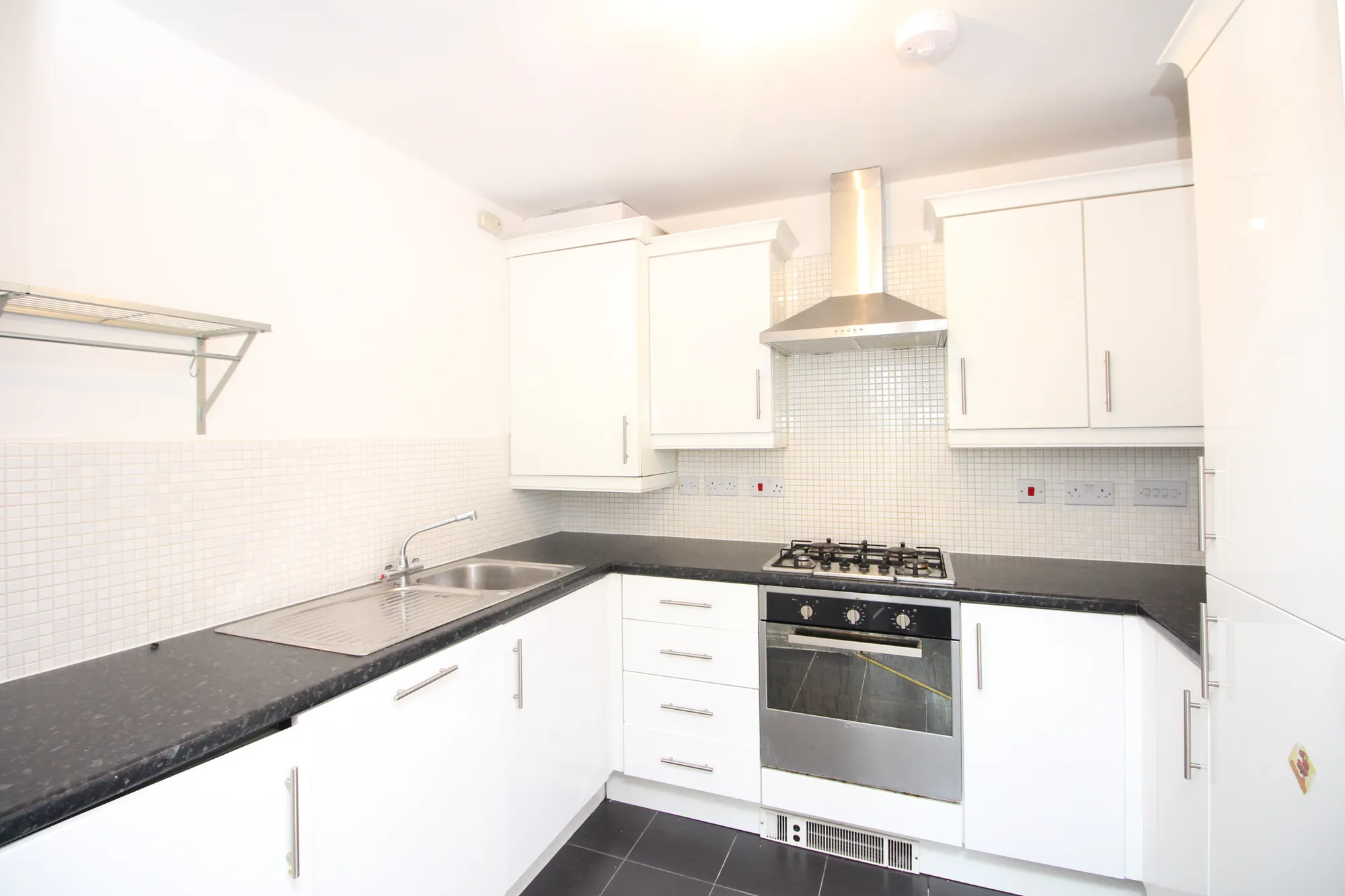 2 bed apartment to rent in Queensmere Drive, Manchester  - Property Image 10