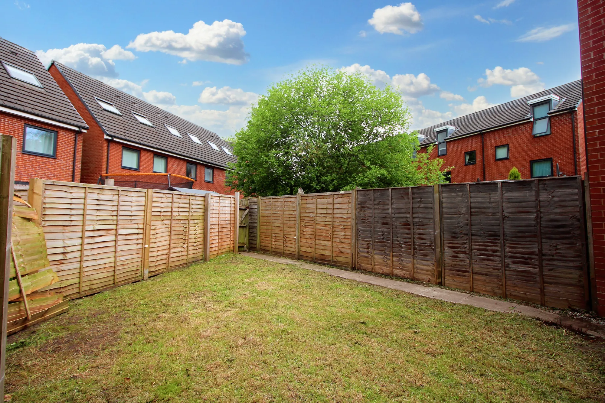 2 bed apartment to rent in Queensmere Drive, Manchester 16