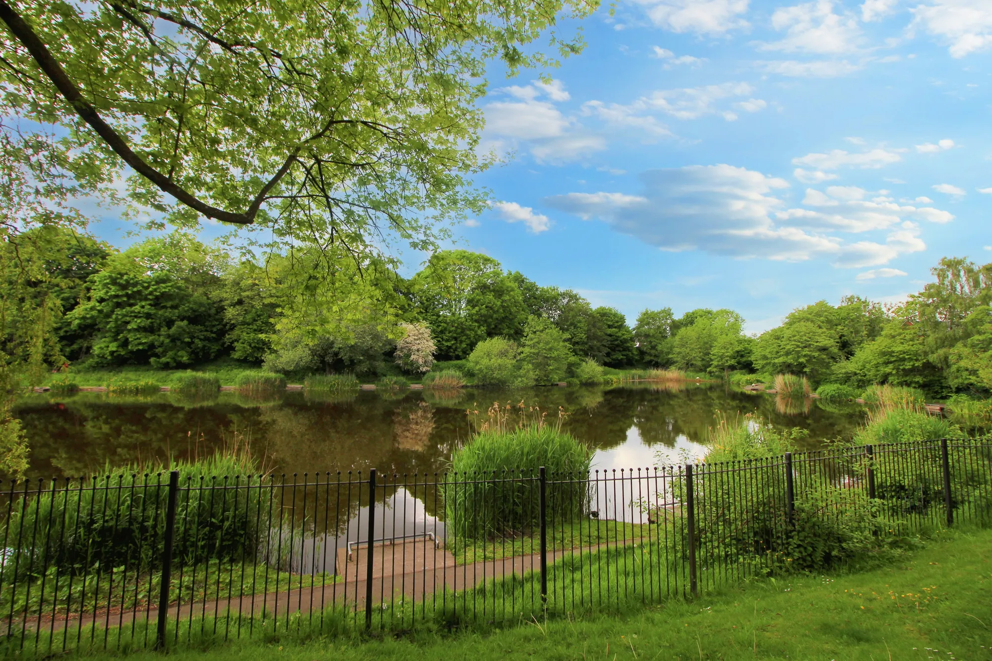 2 bed apartment to rent in Queensmere Drive, Manchester 1