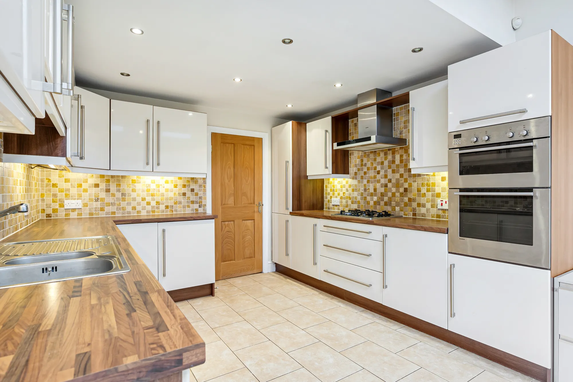 2 bed detached bungalow for sale in Lynwood Grove, Bolton  - Property Image 10