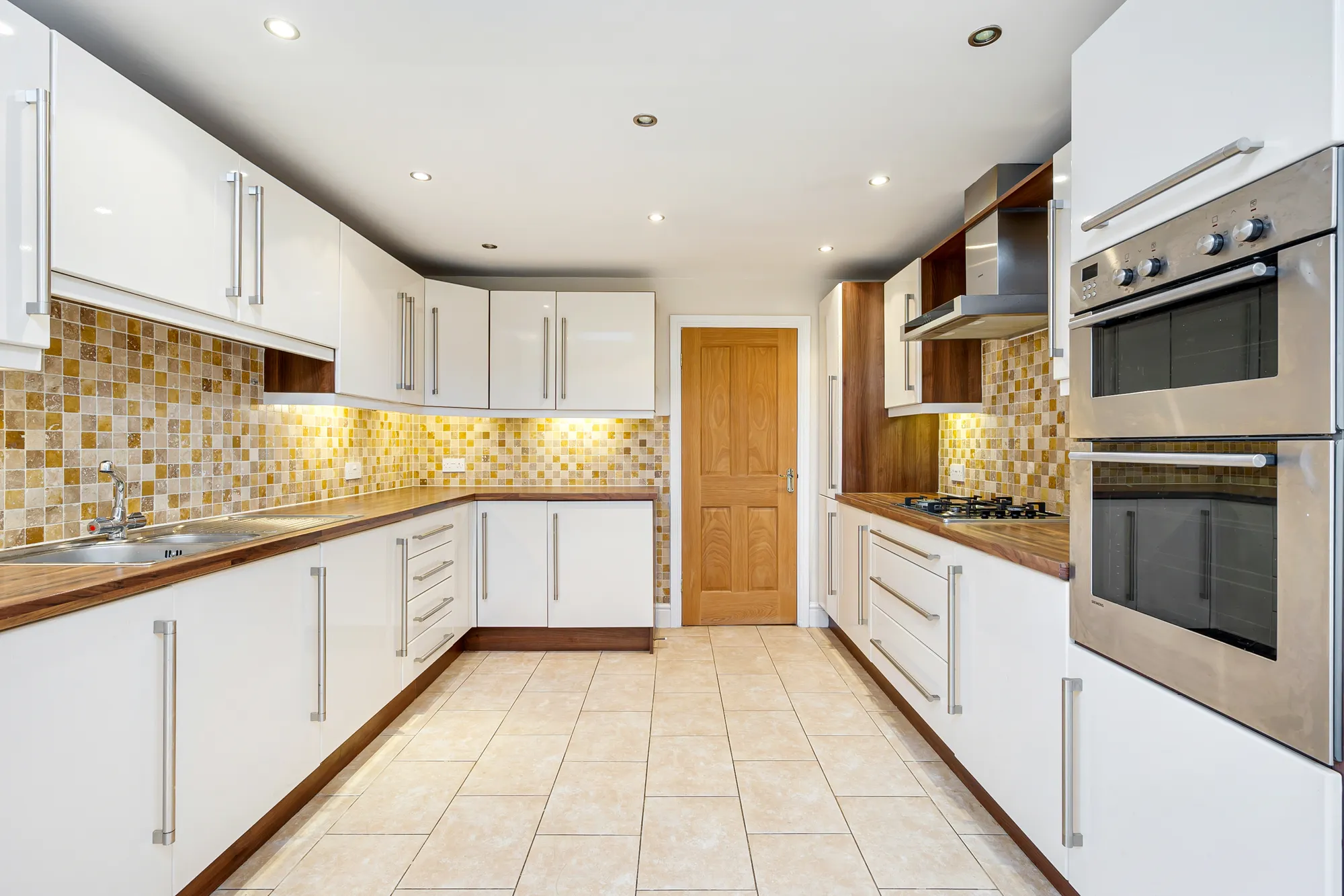 2 bed detached bungalow for sale in Lynwood Grove, Bolton  - Property Image 9