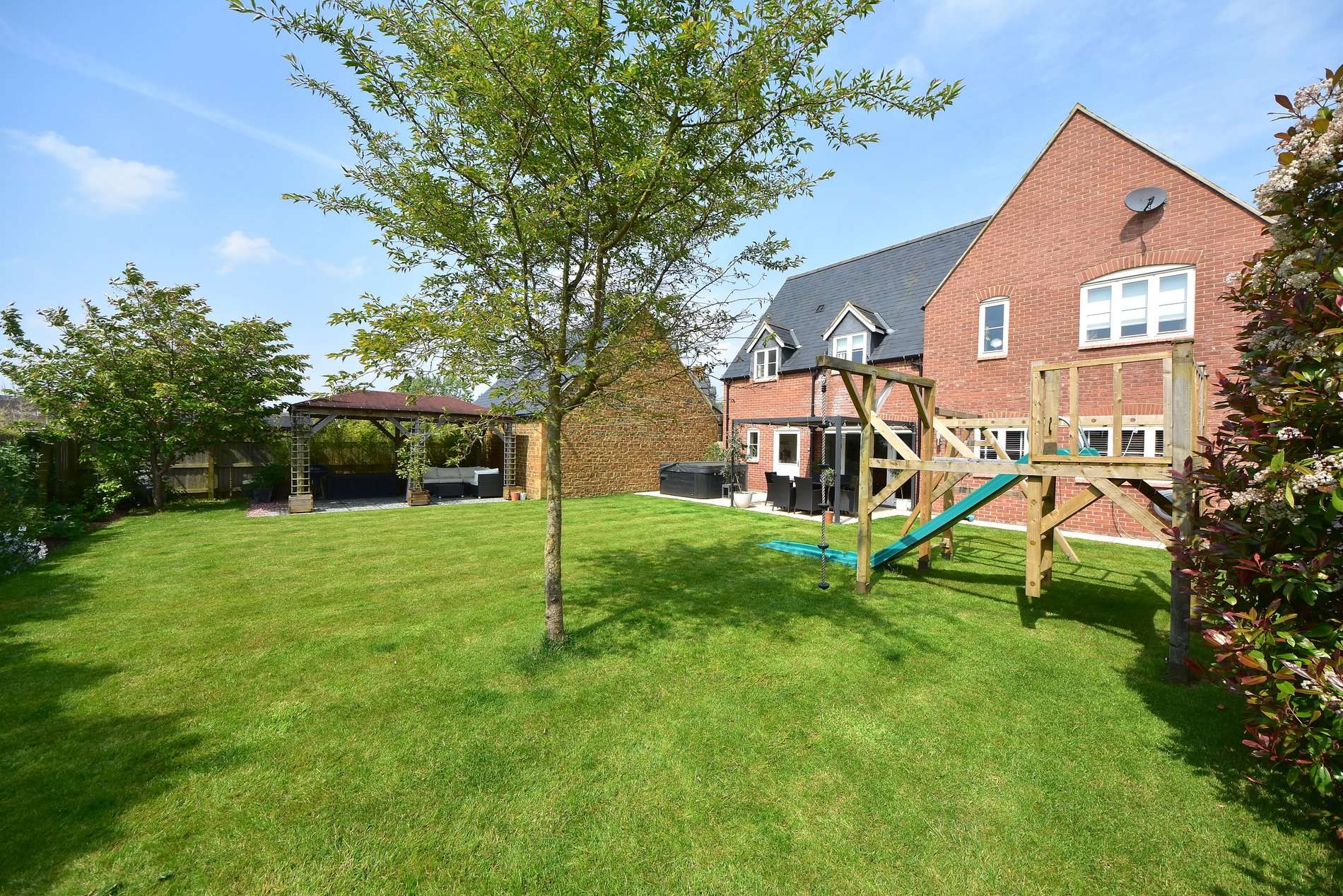 4 bed detached house for sale in Buckingham Close, Kings Sutton  - Property Image 18