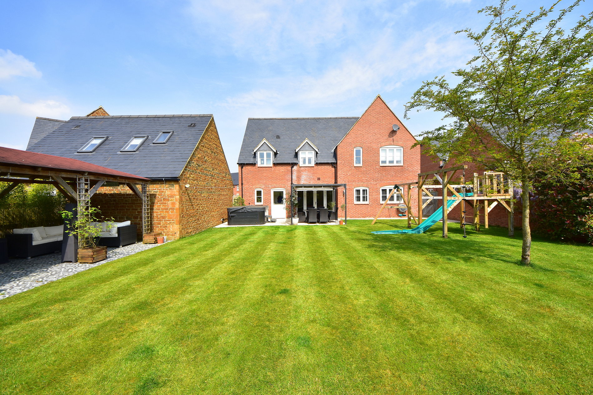 4 bed detached house for sale in Buckingham Close, Kings Sutton  - Property Image 16