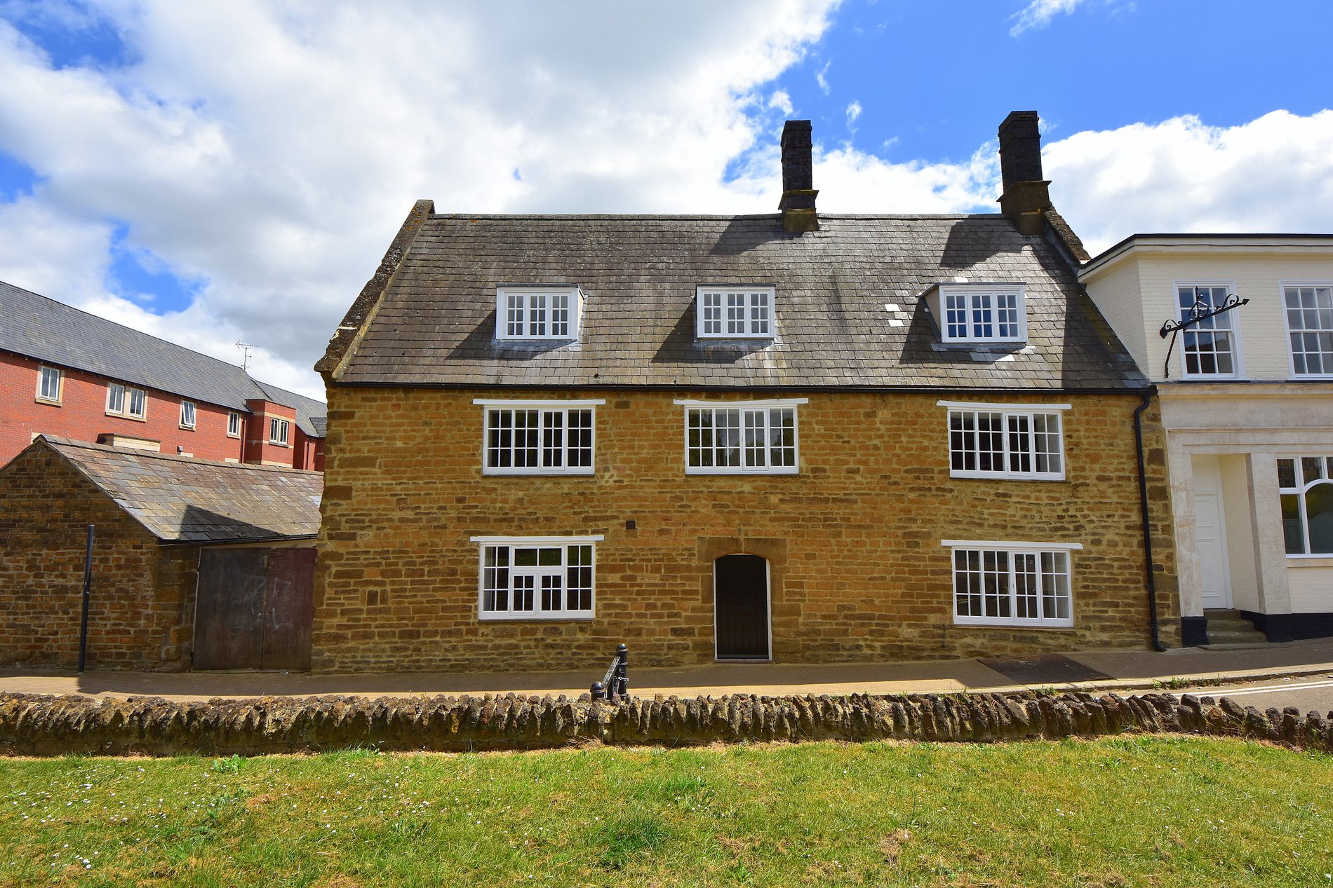 4 bed end of terrace house for sale in Causeway, Banbury  - Property Image 1