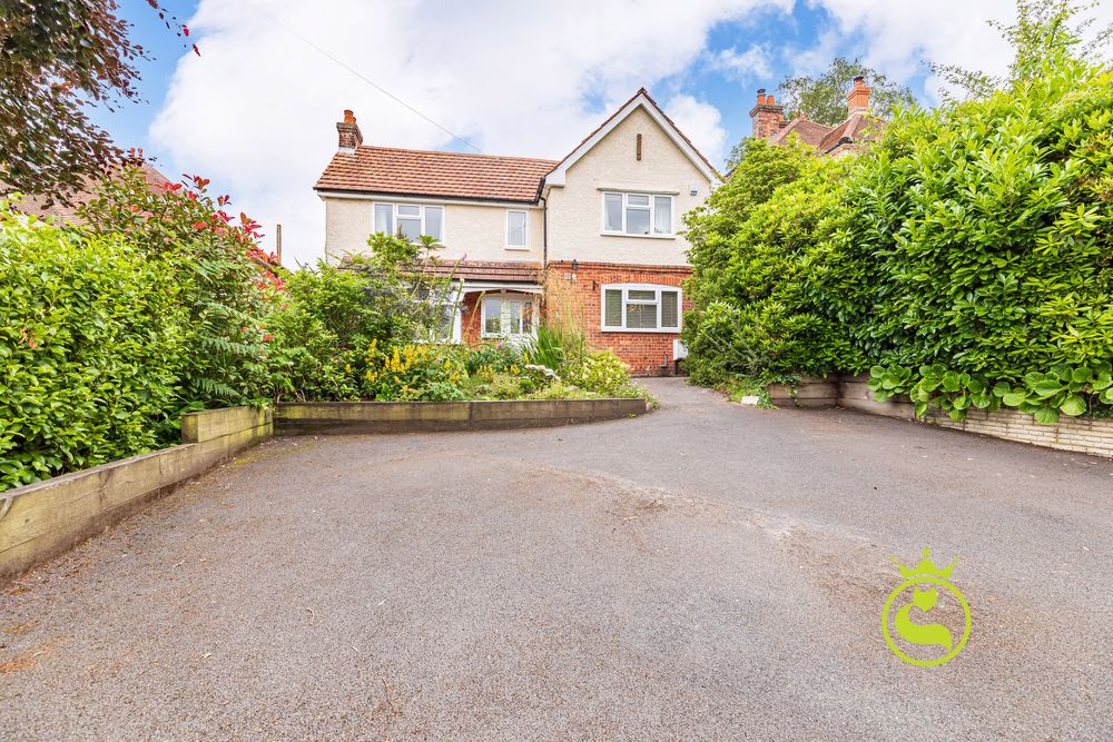 Come and fall in love with this three double bedroom family home presenting a perfect blend of character & modern with an exceptionally large garden. Situated in a sought-after leafy road, just a short distance to local schools & amenities.