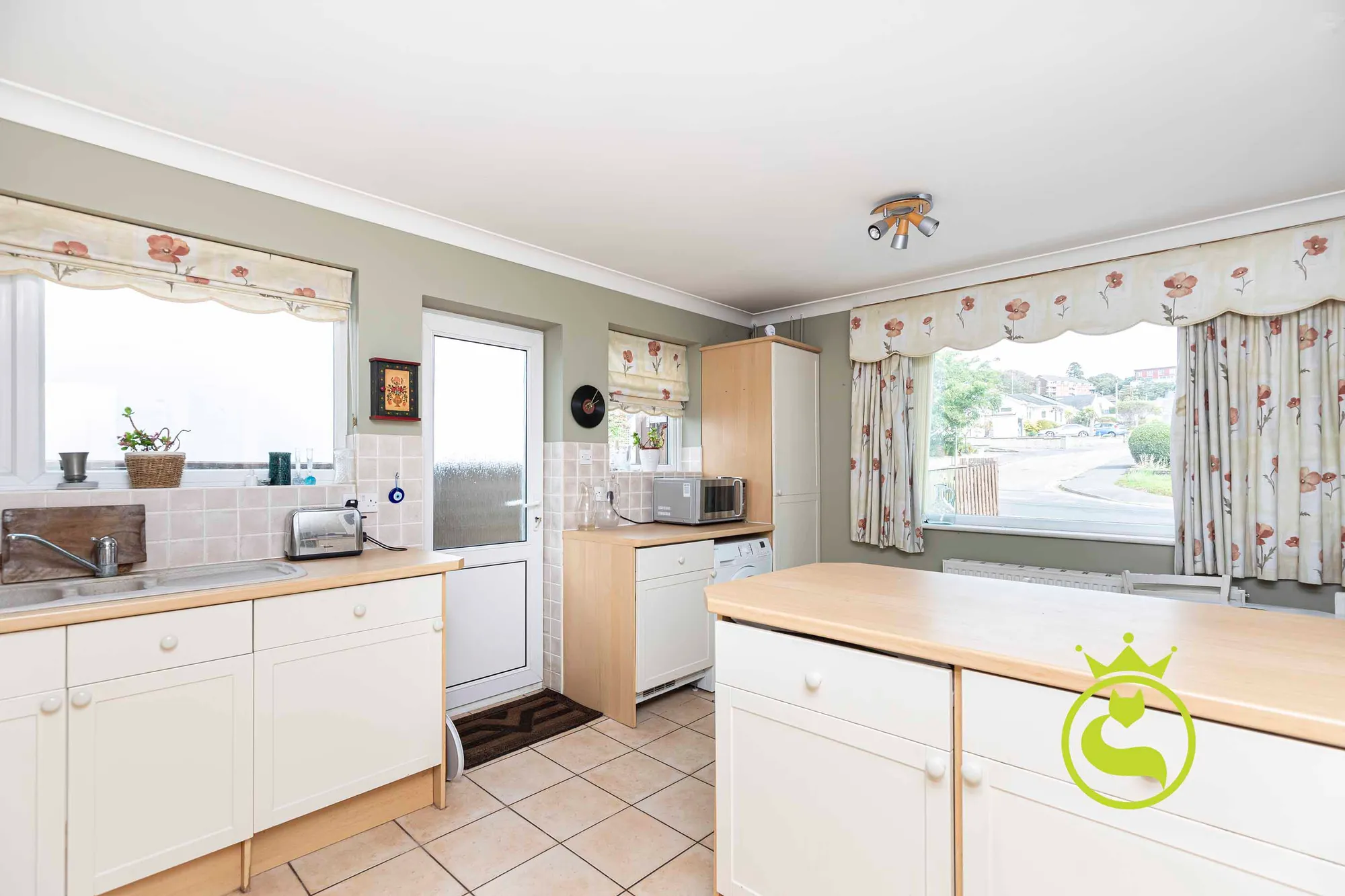 4 bed bungalow for sale in Springfield Crescent, Poole  - Property Image 4