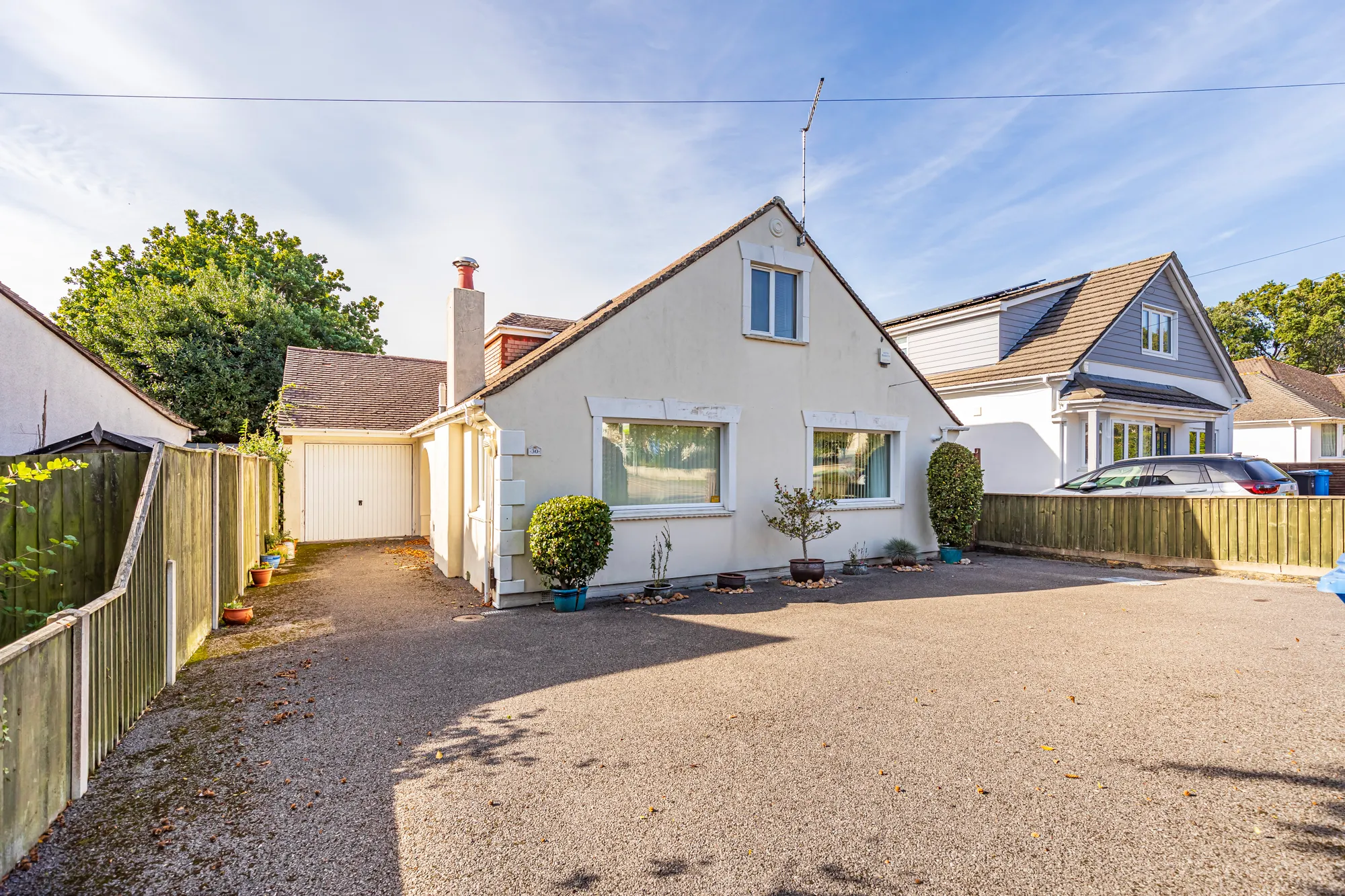 4 bed bungalow for sale in Springfield Crescent, Poole  - Property Image 3