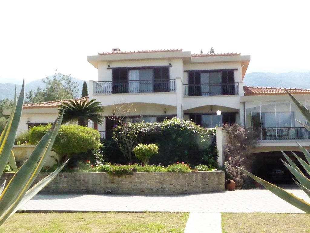 4 bed detached house for sale, Catalkoy 0