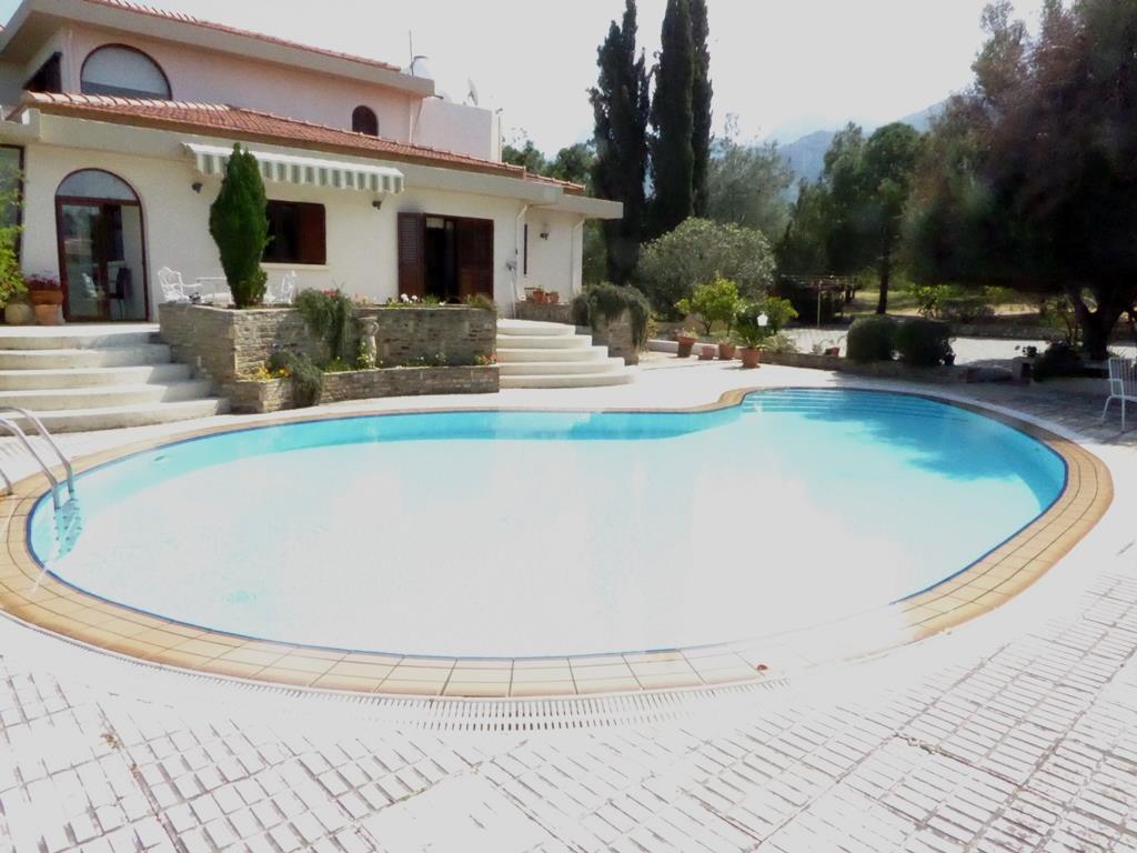 4 bed detached house for sale, Catalkoy 2