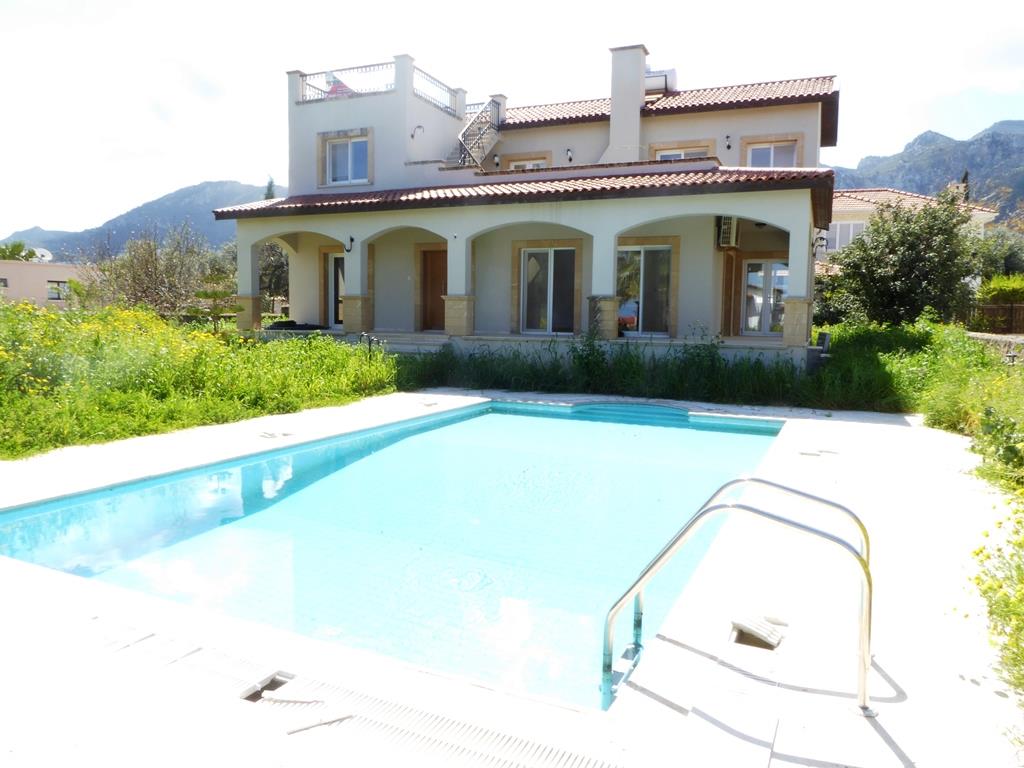3 bed detached house for sale, Catalkoy 0