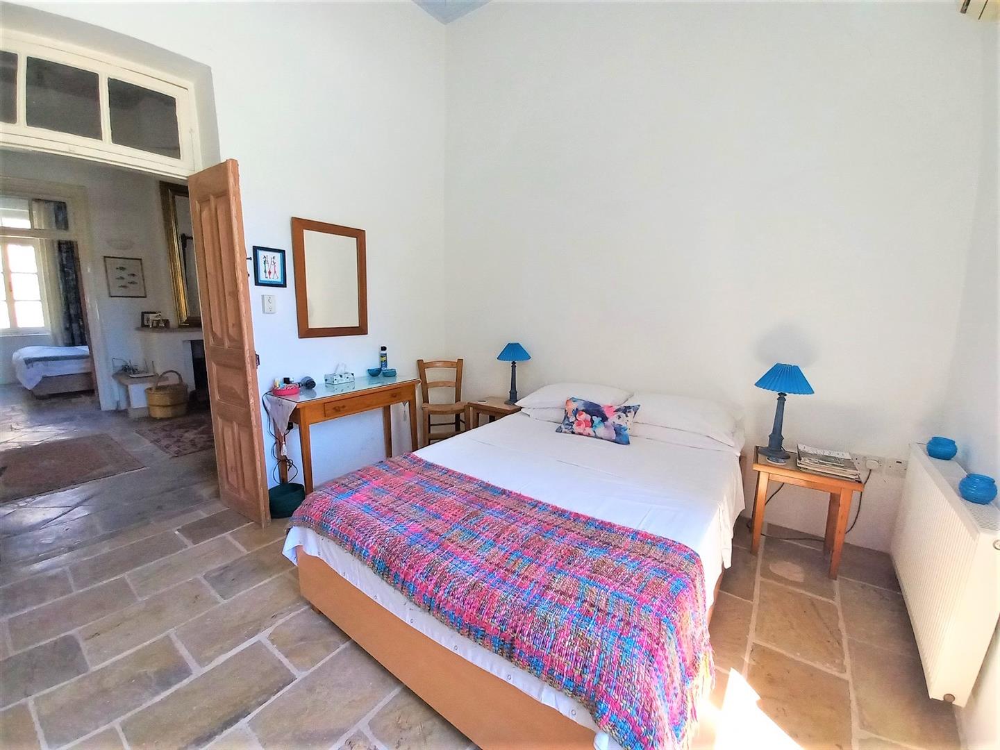 5 bed villa for sale, Kyrenia 41