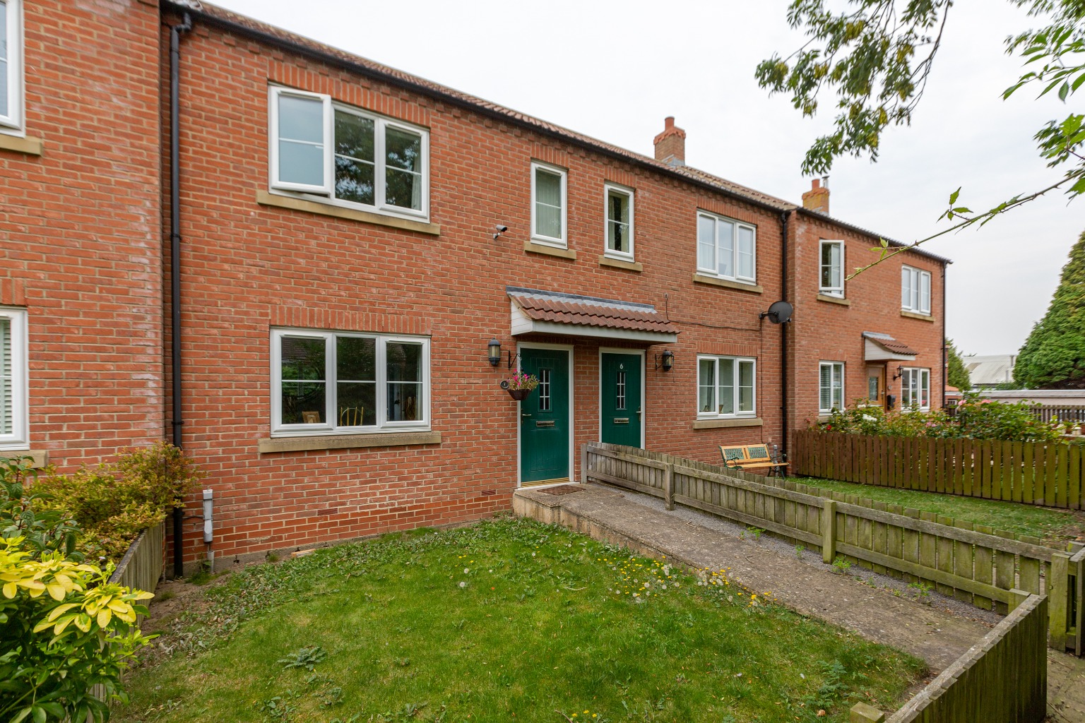 2 bed terraced house to rent in Queens Close, North Yorkshire - Property Image 1