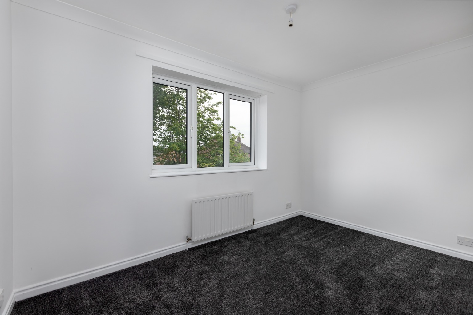 2 bed flat to rent in St. Nicholas Close, Richmond  - Property Image 6