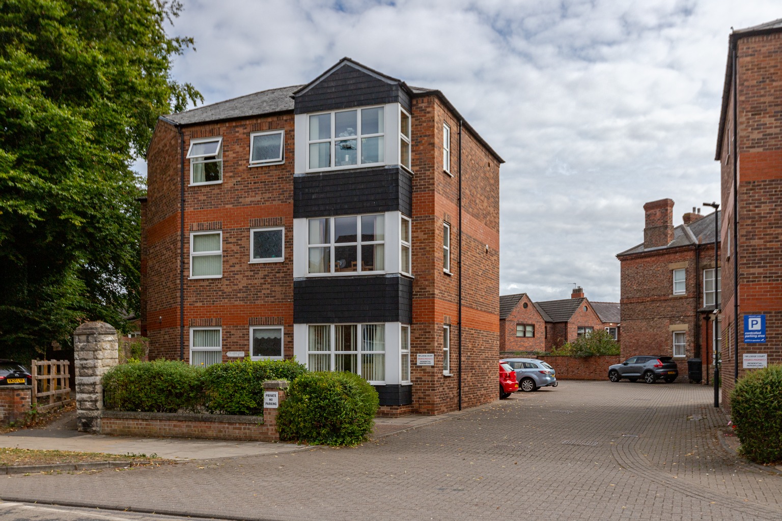 2 bed ground floor flat to rent in South Parade, Northallerton - Property Image 1
