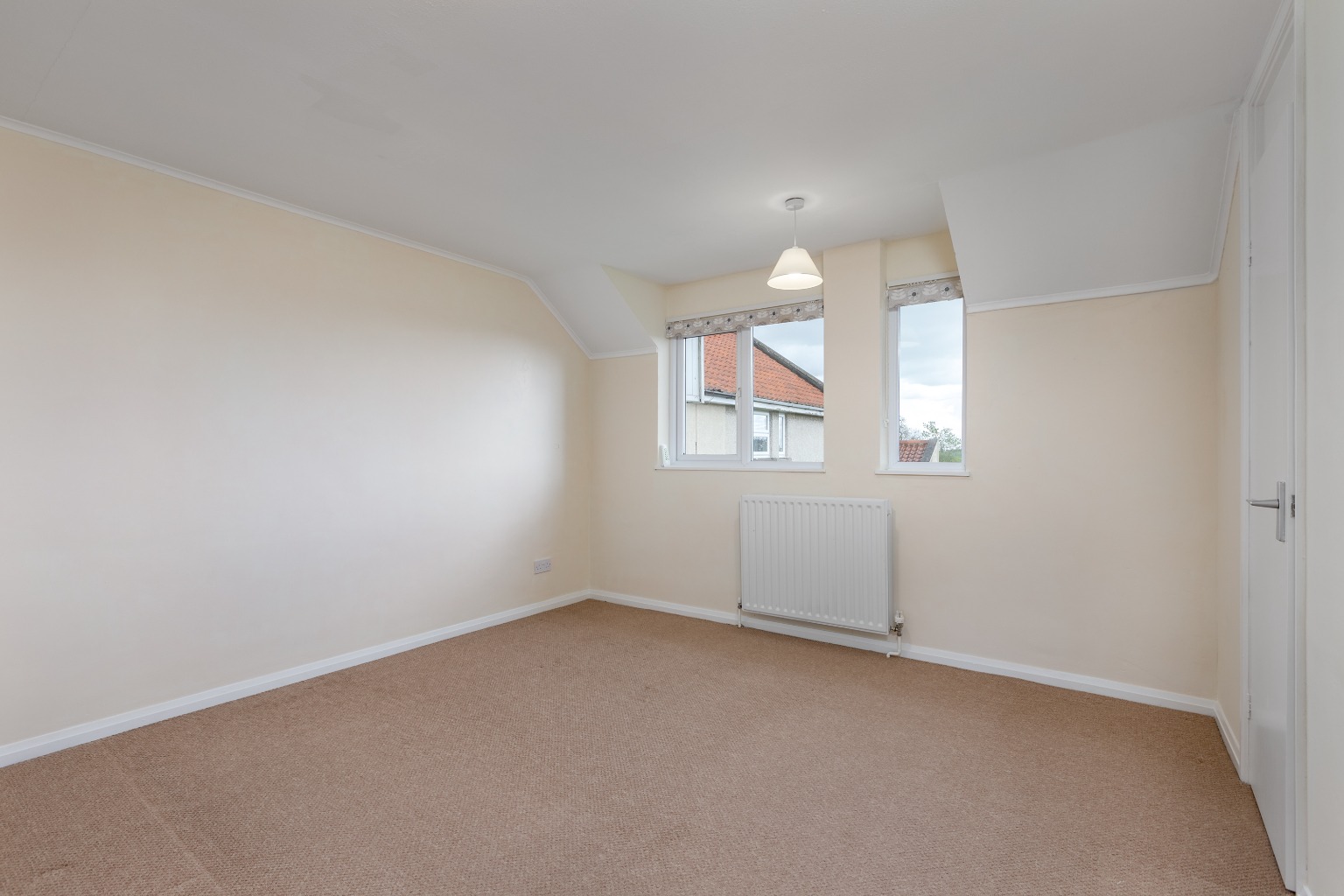 3 bed semi-detached house to rent in West Ridge, Richmond  - Property Image 6