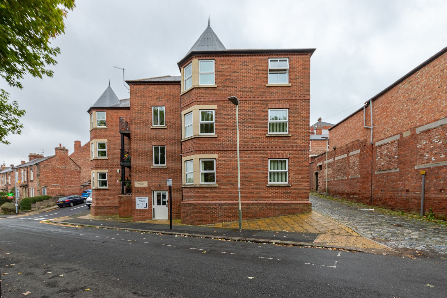 2 bed ground floor flat to rent in Hargreave Terrace, Darlington - Property Image 1