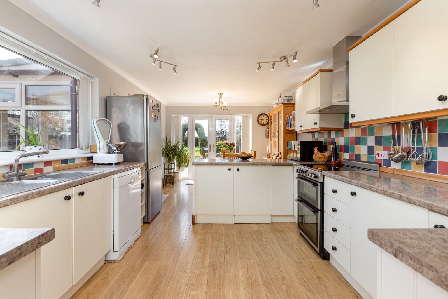 3 bed semi-detached bungalow for sale in Gatherley Road, Richmond  - Property Image 5