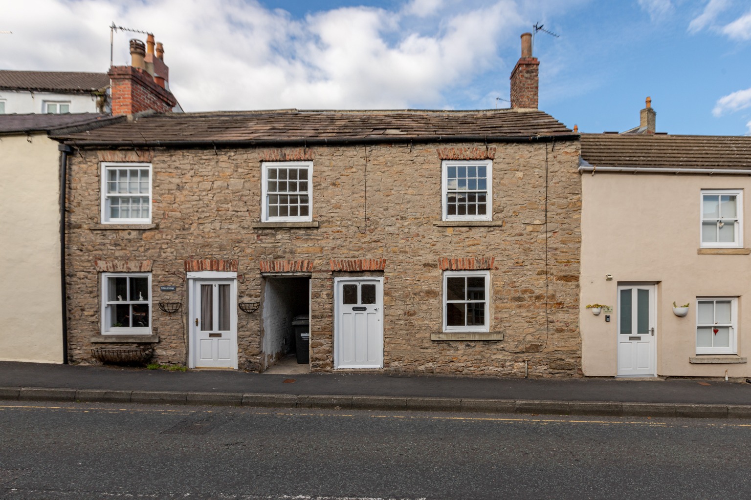 3 bed cottage for sale in Richmond - Property Image 1